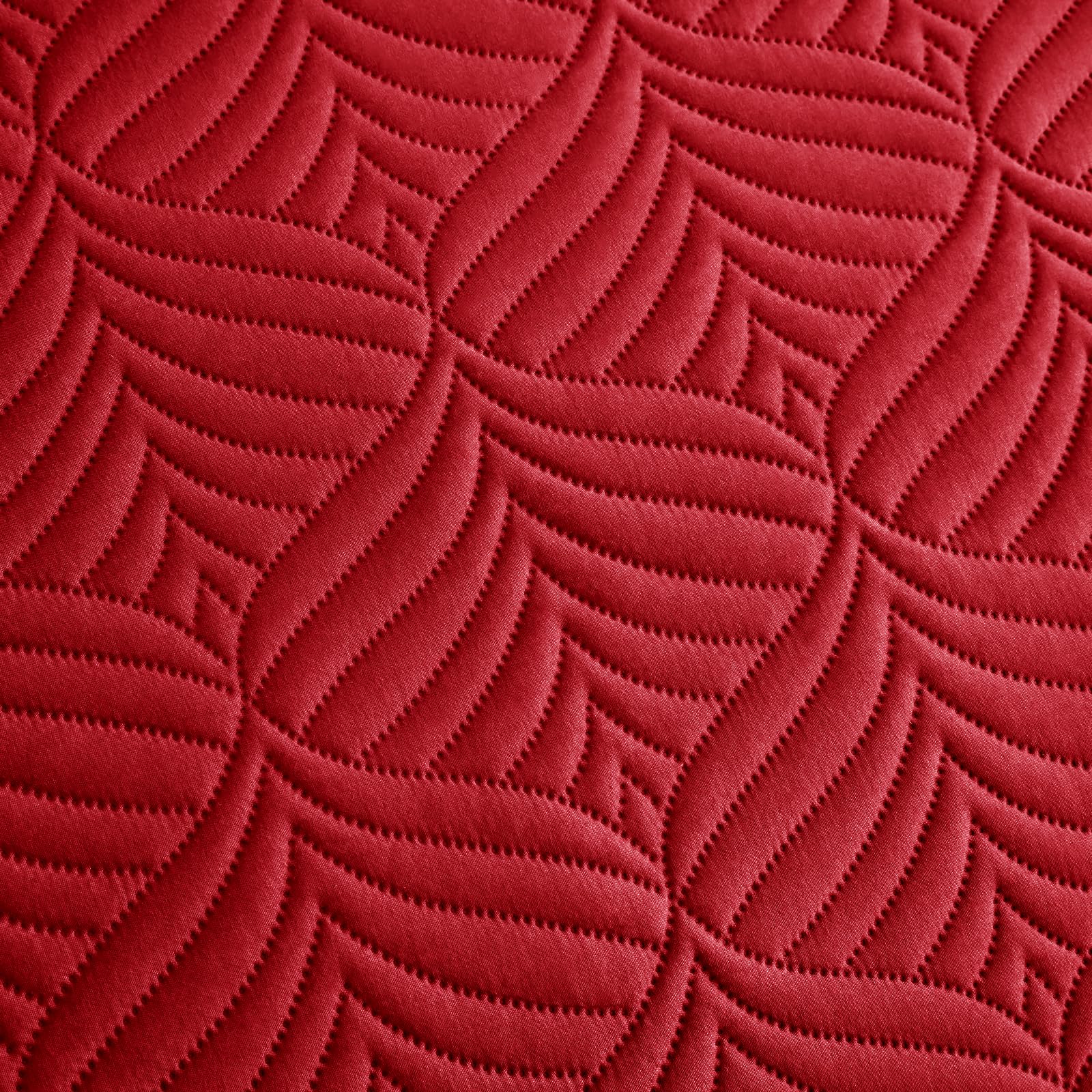 Whale Flotilla Colcha Moderna de 260 x 280 cm, Colcha con 2 Fundas de Almohada, Edredón de Microfibra con Estampado en Relieve, Ropa de Cama Ligera y Suave para 4 Estaciones, Rojo