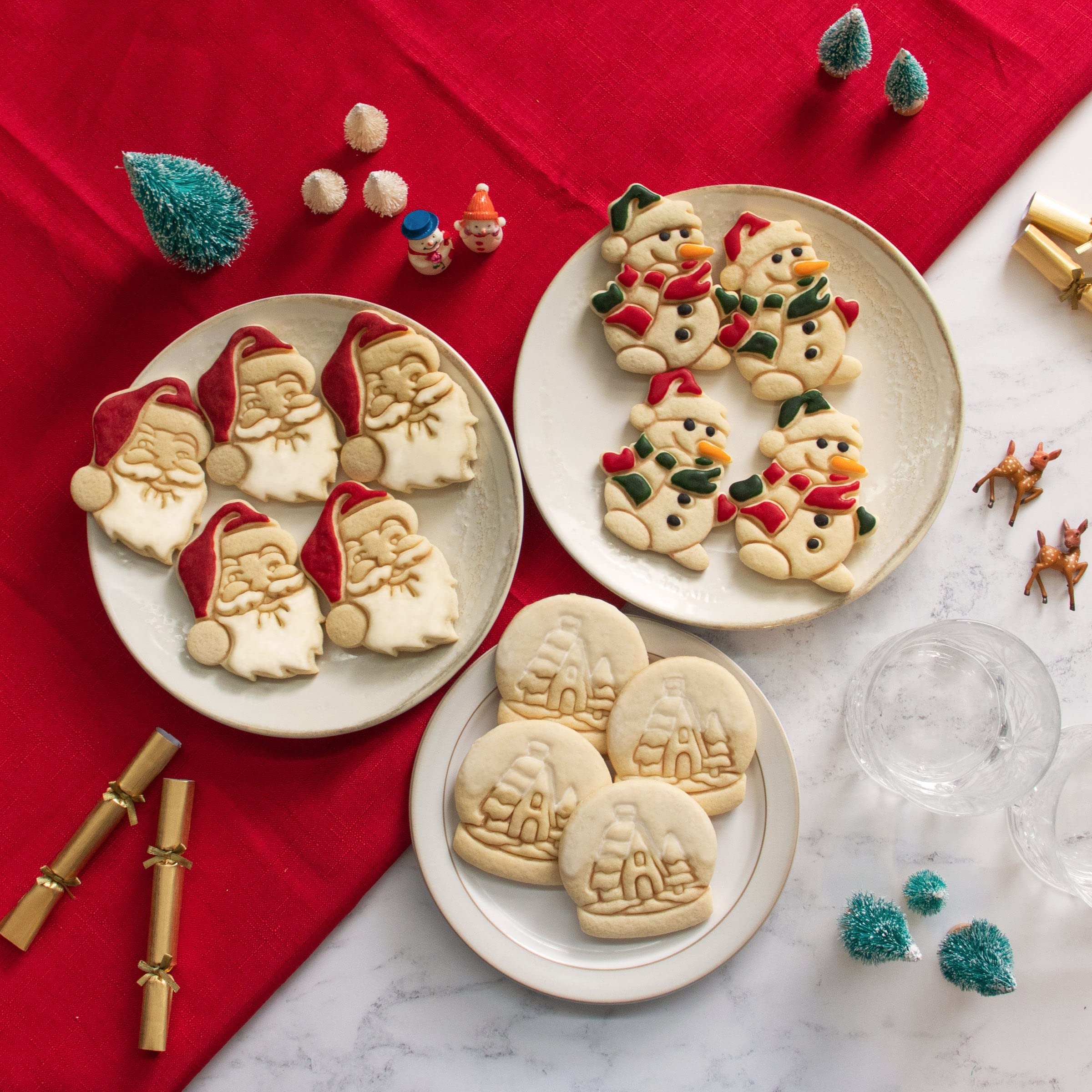 Juego de 3 cortadores de galletas con temática navideña (diseños: Papá Noel, globo de nieve y muñeco de nieve), 3 piezas - Bakerlogy