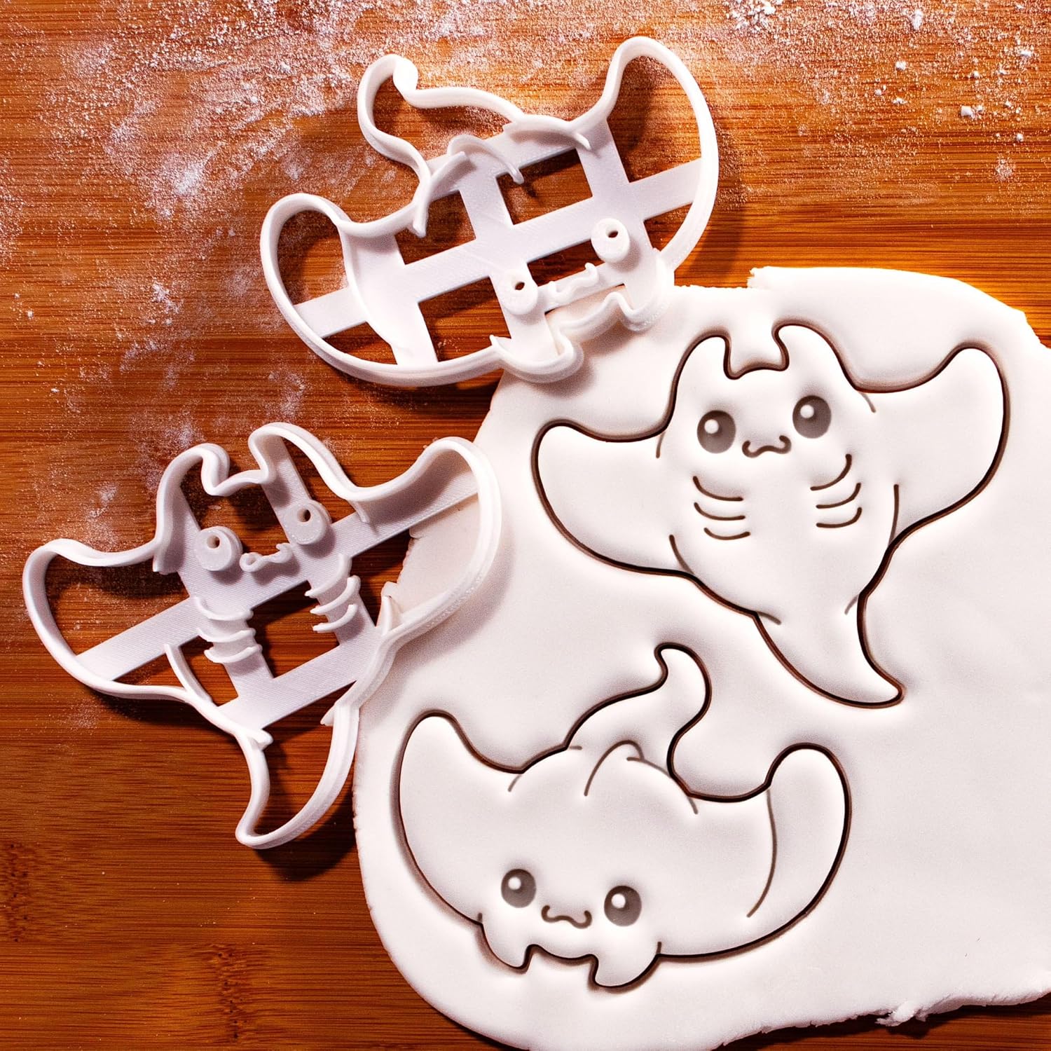 BAKERLOGY Set of 2 Cute Manta Ray Cookie Cutters – Embossed Kawaii Stingray Biscuit Cutter Duo for Ocean-Themed Bakes, Aquarium Parties, Baby Showers, and Marine Wildlife Cake Decorating