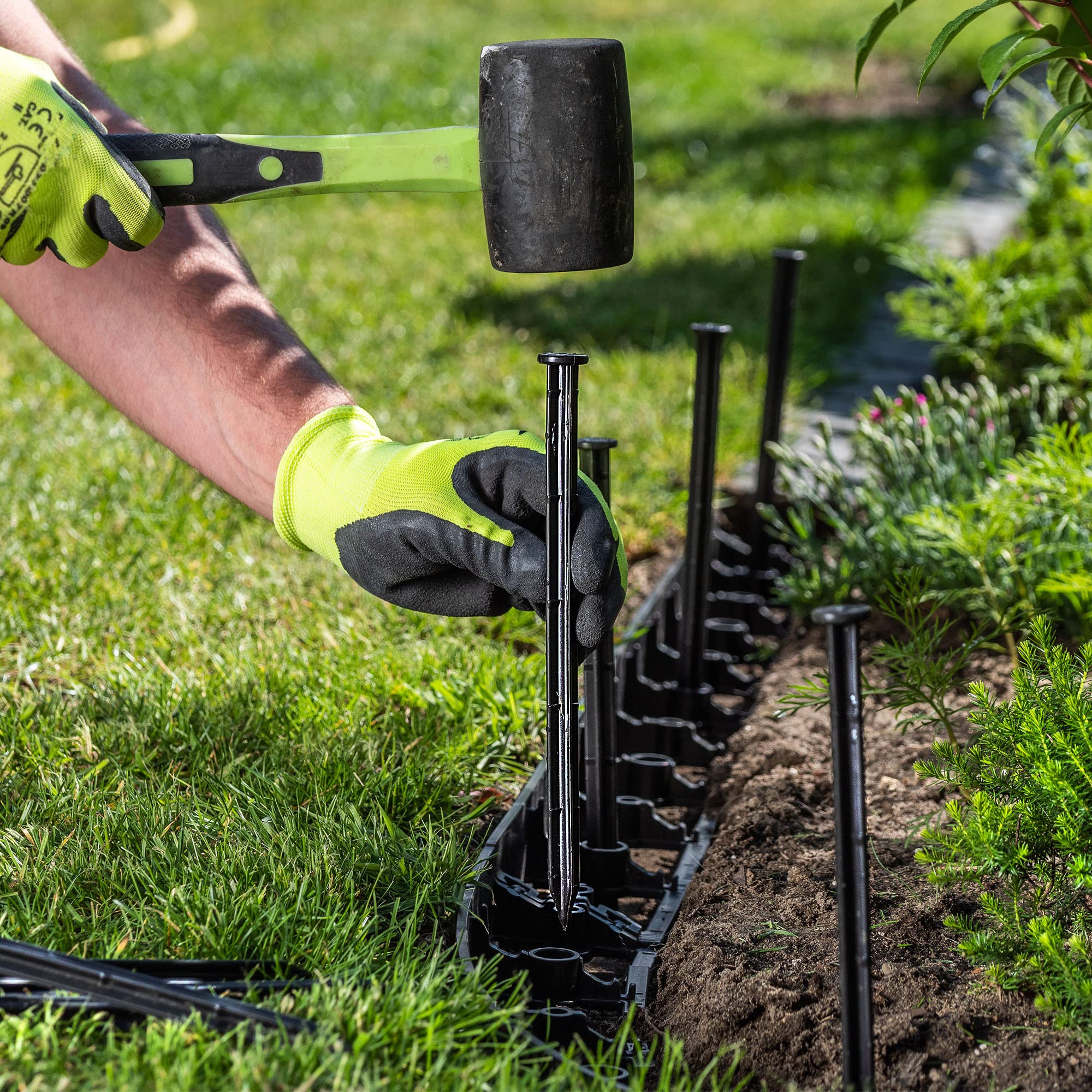 KADAX Anclajes de plástico para montaje de tierra, 25 cm, anclajes de plástico para el suelo, anclajes con puntos, anclajes de plástico para bordes y rejillas de césped (negro, redondo, 200 unidades)