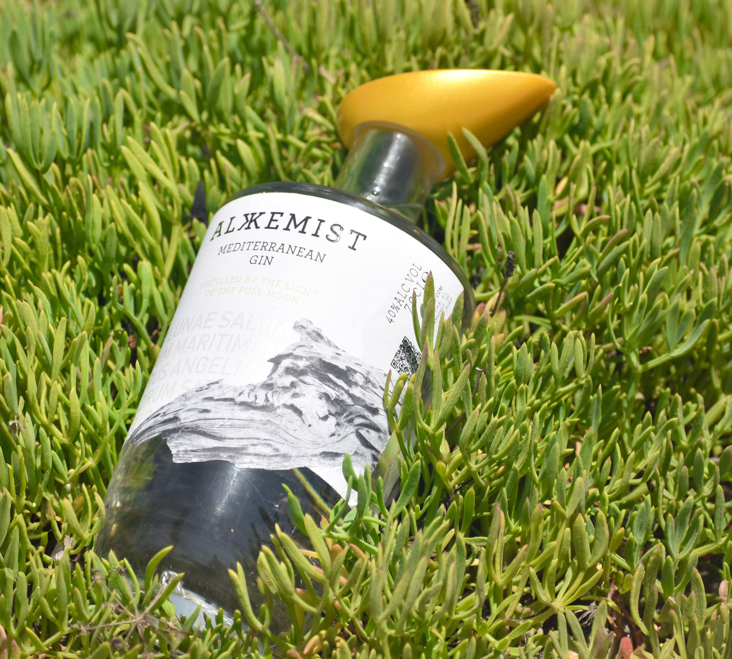 Amazon.co.jp: アルケミスト ジン [700ml ] : 食品・飲料・お酒