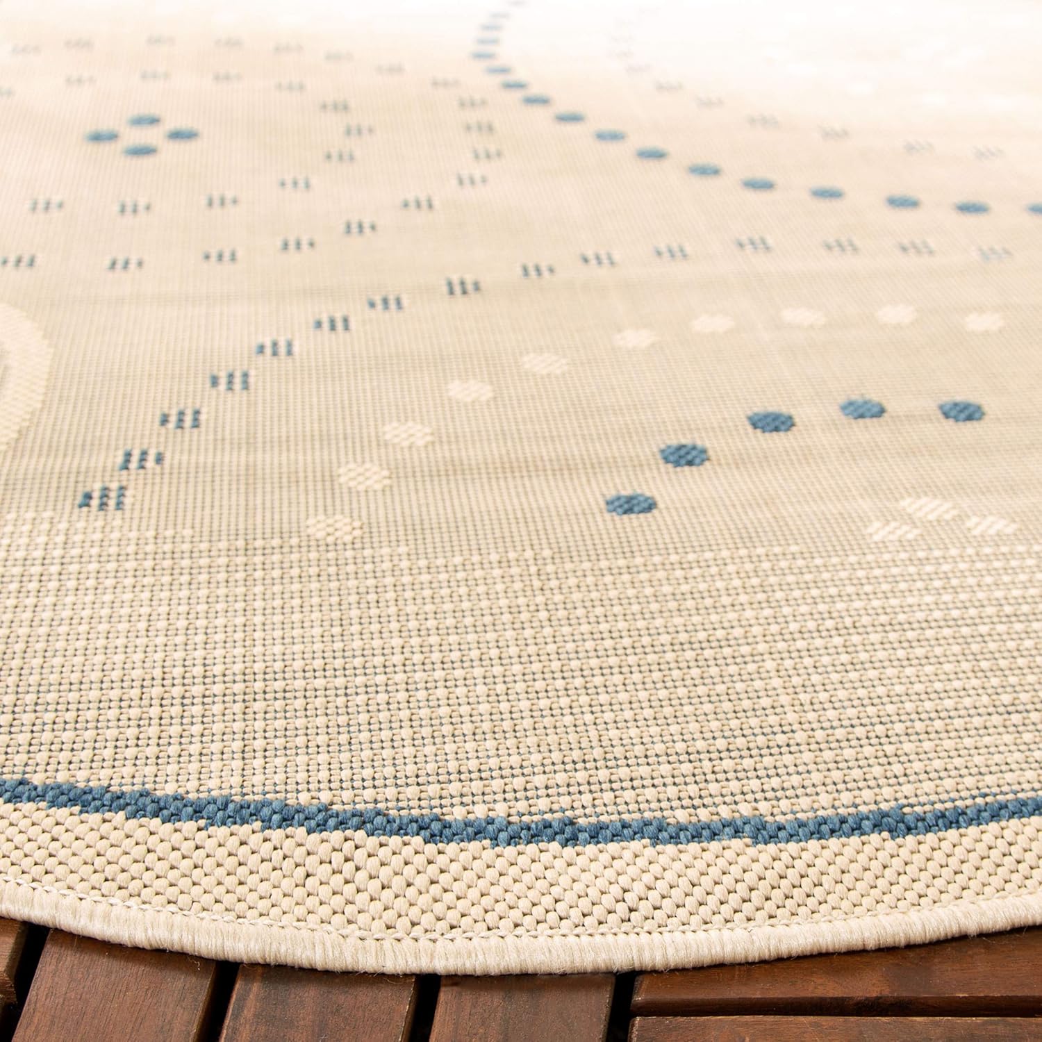 SAFAVIEH Washable Rug Outdoor Courtyard Collection - 6'7" Round, Natural & Blue, Non-Shedding & Easy Cleaning, Ideal for Patio, Backyard, Mudroom (CY1906-3101)