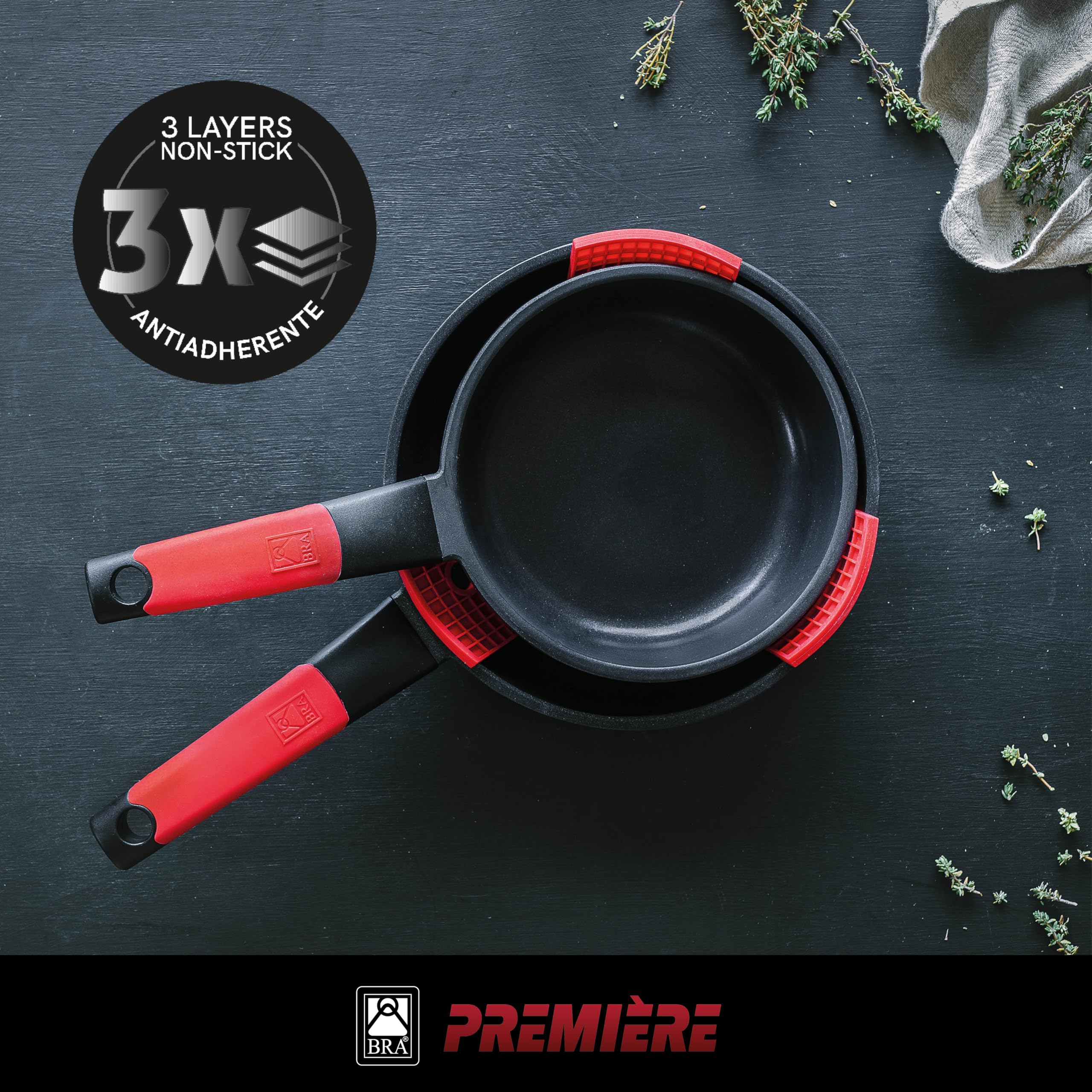 BRA Premiere | Set aus 20 und 24 cm großen Bratpfannen aus Aluminiumguss mit Antihaftbeschichtung, geeignet für alle Herdarten, einschließlich Induktion, inklusive Untersetzer, Rot, 20|24 cm