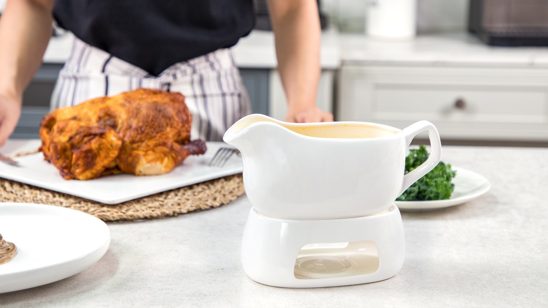 Amazon.com | Nucookery Large 18 Oz Gravy Boat with Warmer, White