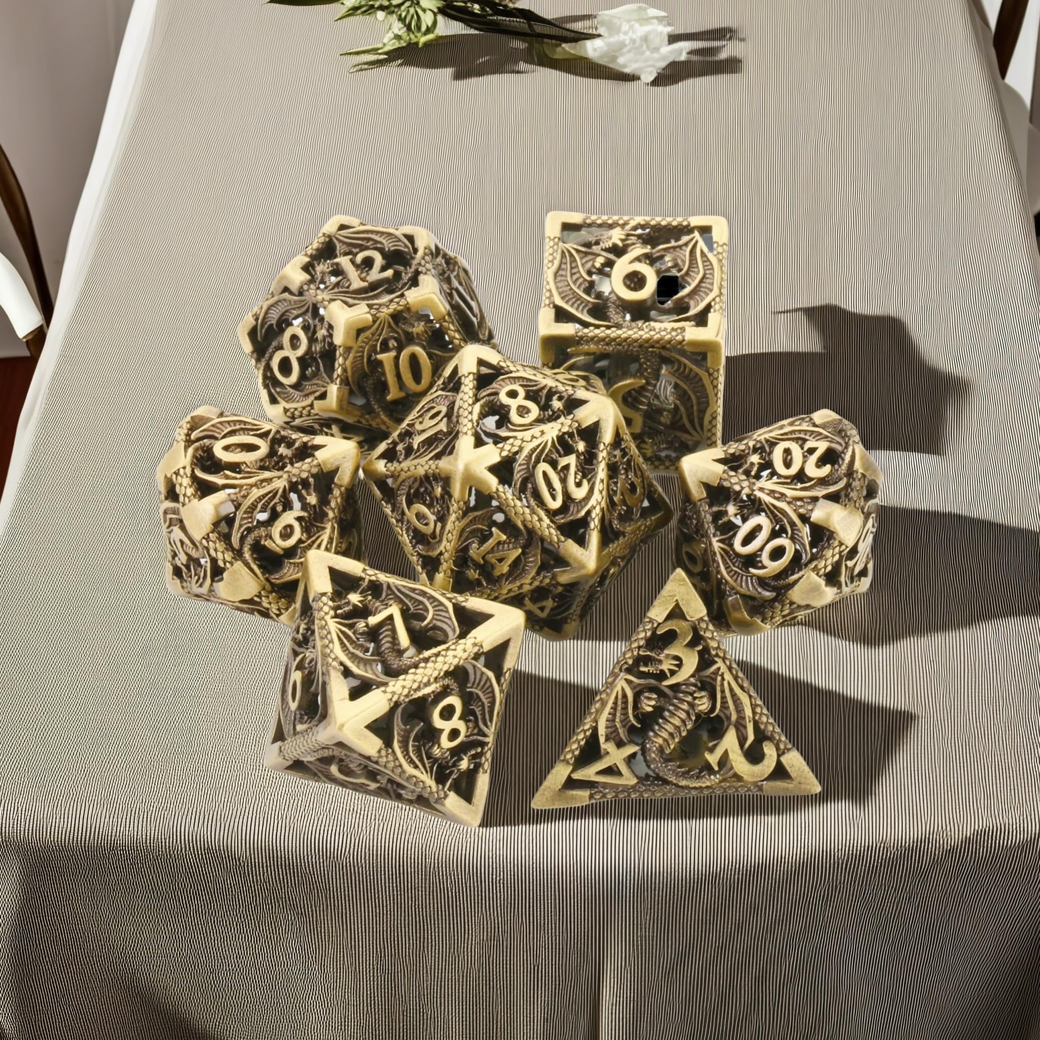 Zestaw metalowych kości DND, puste, wielościenne kości smoka, Dungeons and Dragons, zestaw kości do odgrywania ról, 7 CPS, z metalowym pudełkiem na prezent, odpowiednie do kart do gier stołowych D&D