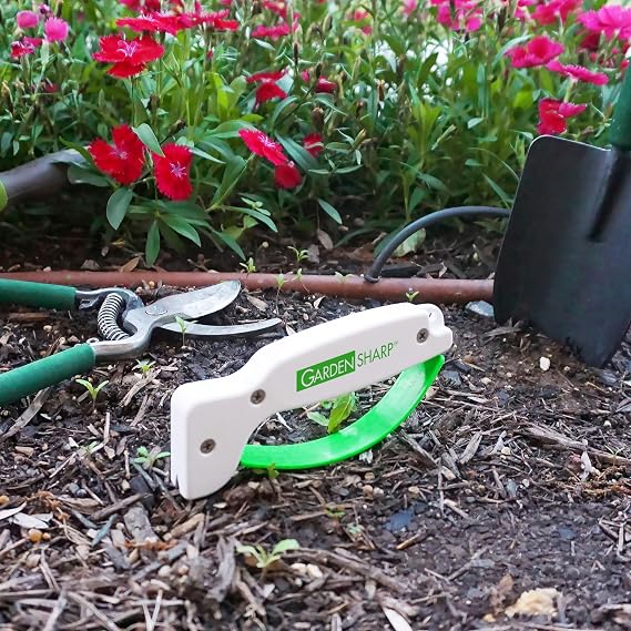 AccuSharp Garden Tool Sharpener, Diamond-Honed Tungsten Carbide Blades, Restores, Repairs, Sharpens & Hones Lawnmower Blades, Secateurs, Limb Loppers, Hoes, Shovels, and Scythes