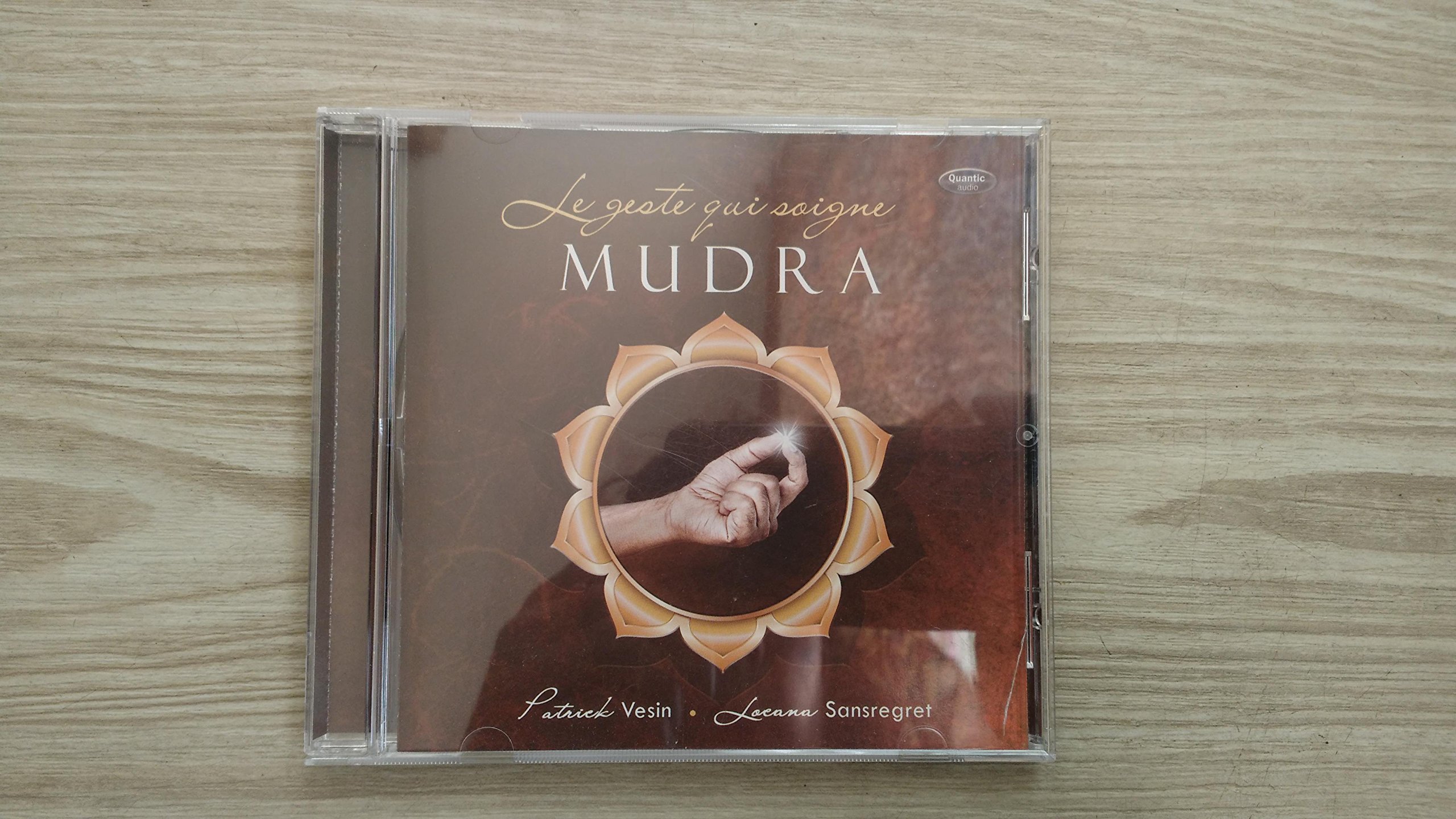 MUDRA : VOL 1 LE GESTE QUI SOIGNE - CD AUDIO [CD-ROM] Patrick Vésin and Locana Sansregret