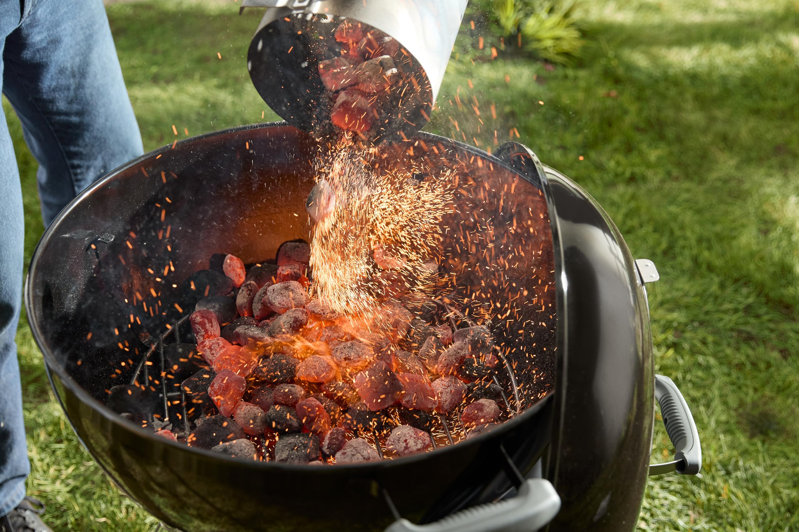 Weber Komin do Rozpalania- Duży (Wysokość 32cm), Kompaktowy z Dwoma Uchwytami, Idealny do Wszystkich Grilli Węglowych o Średnicy Co Najmniej Ø 47cm, Pomoc w Rozpalaniu Węgla i Brykietów - (7416)