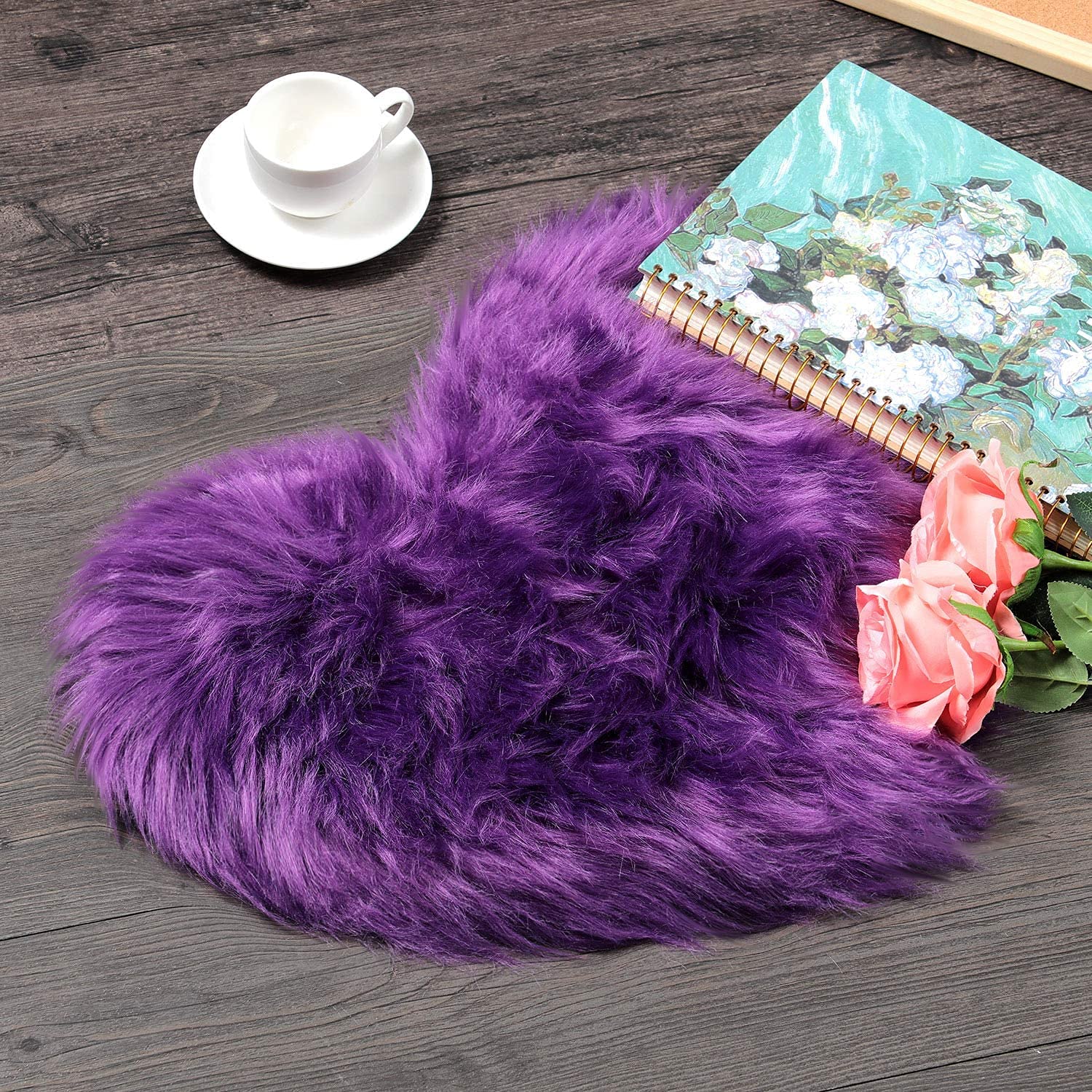 Tapis en forme de cœur violet antidérapant pour sécuriser le sol de la chambre