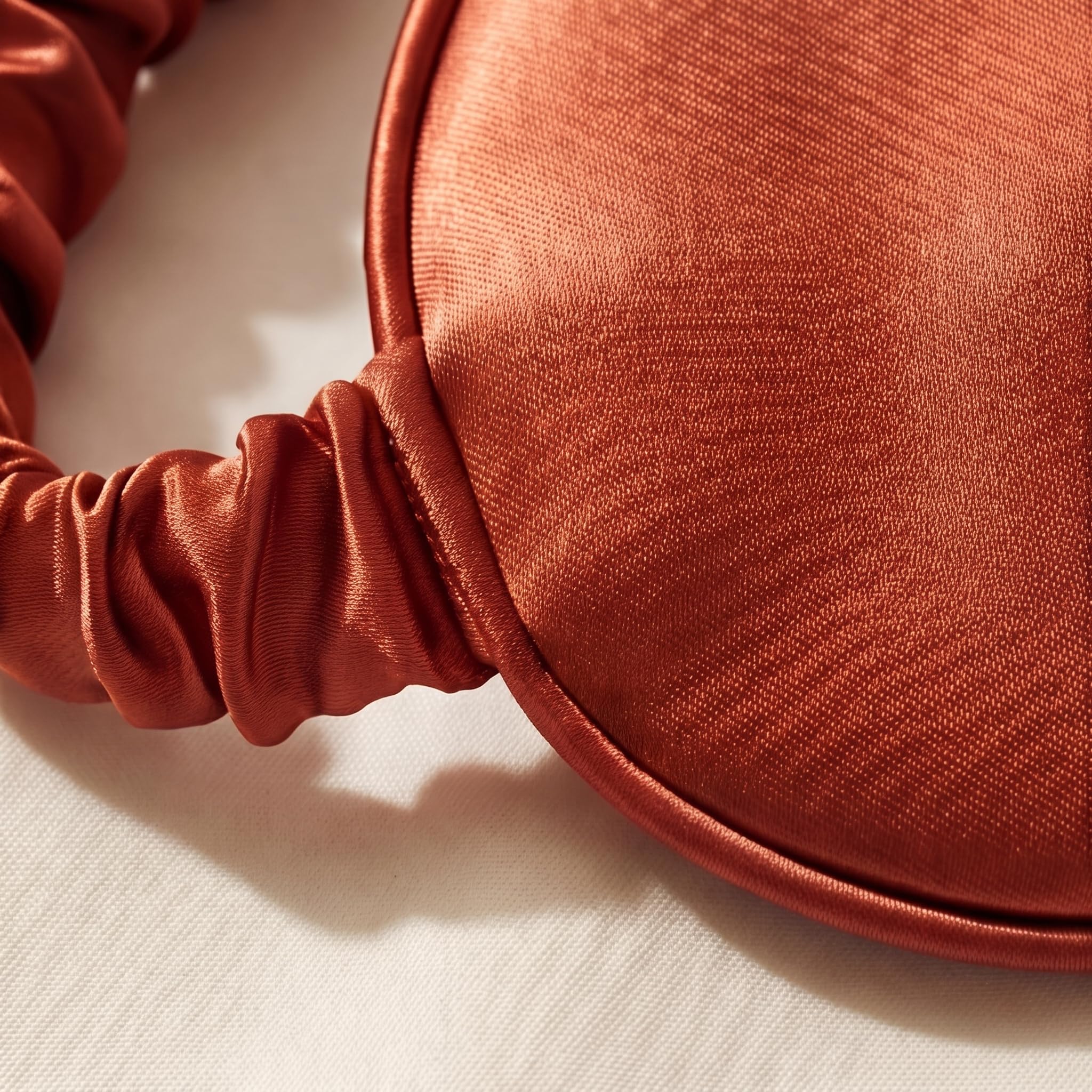 Masque de Sommeil Cocooning en Soie de Mûrier | Ultra Doux, Pour Rituels de Beauté et Repos | Terracotta Naturelle