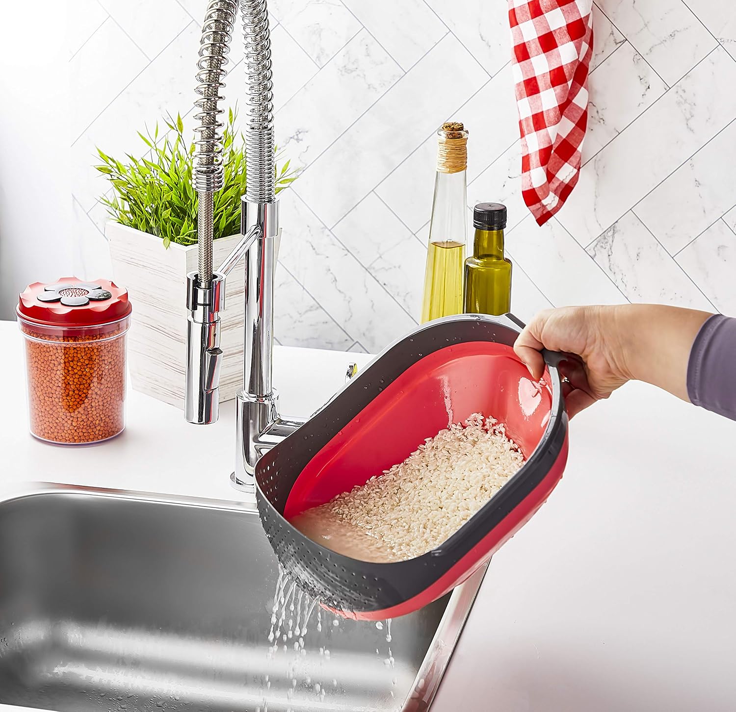 Qlux Ideas collapsible colander - Silicone kitchen rice strainer and washing bowl -3 liter capacity - Fruit Vegetable and food rinse bowl Basket - BPA free-Dishwasher safe (red)