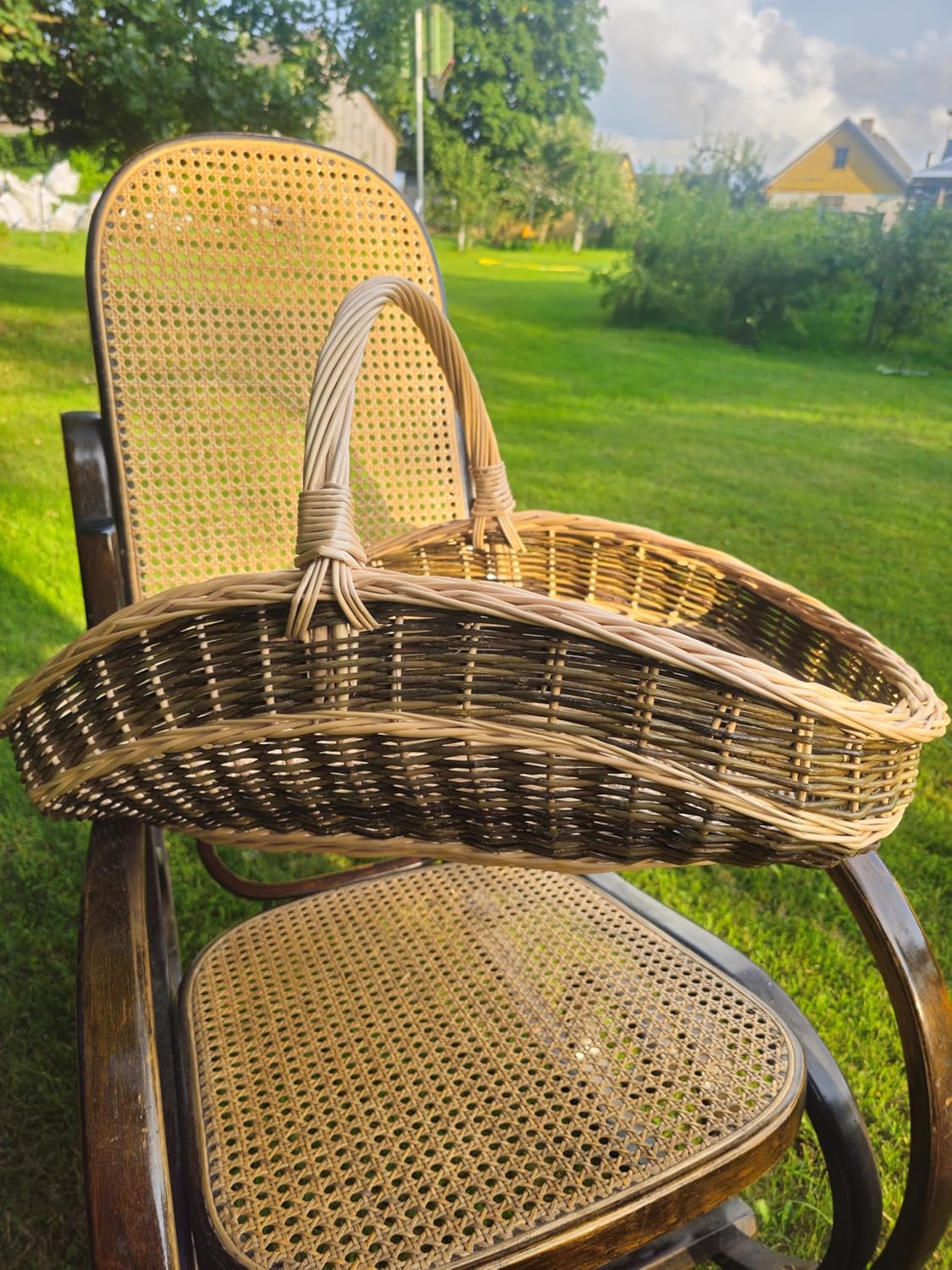 Extra-Large Rustic Willow Trug – Handwoven Two-Tone Harvest Carrier with Handle – 70 x 42 x 36 cm (27.6 x 16.5 x 14.2 in) – Natural Wicker Gathering Basket (#1)