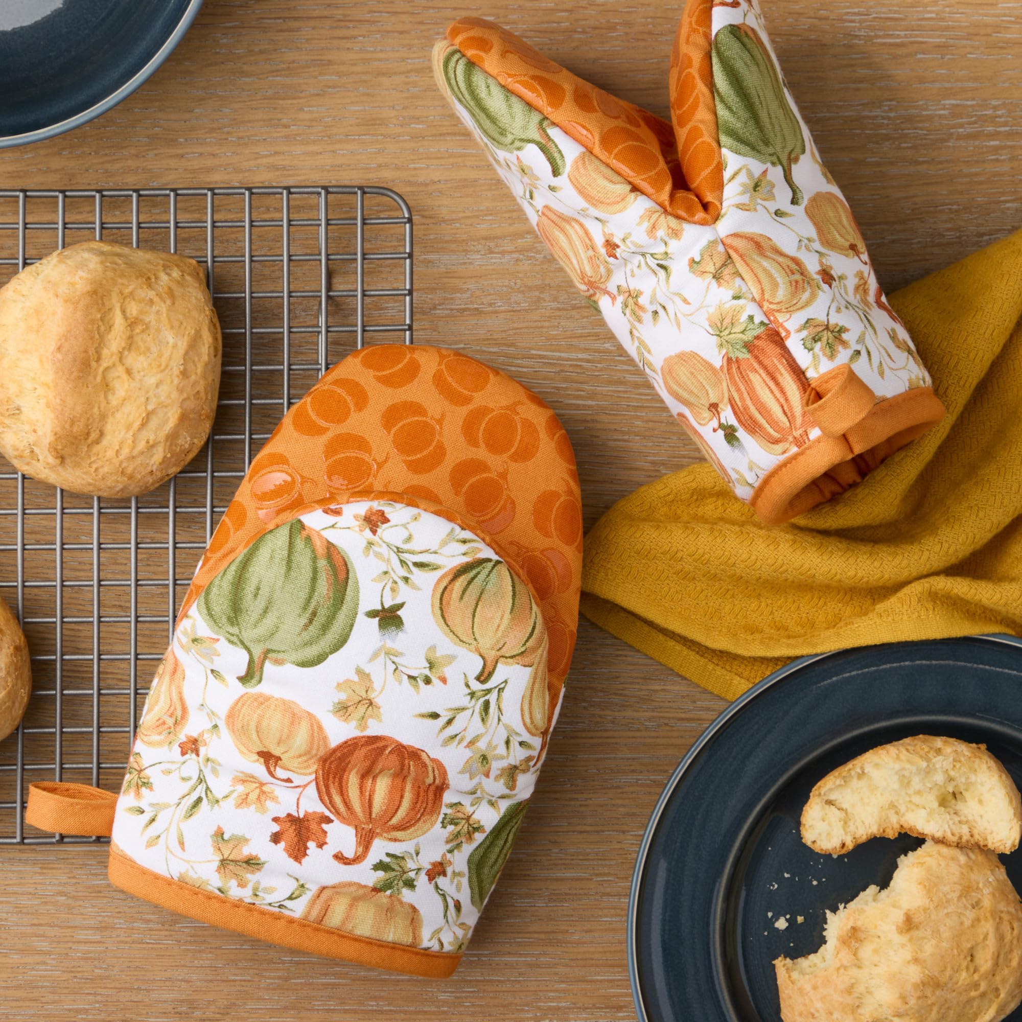 Amazon.com: MARTHA STEWART Autumn Harvest Pumpkins Mini Oven Mitt