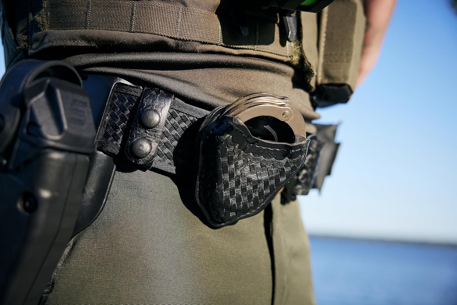 Safariland 090 Open Top Handcuff Case for Duty Belt - Basketweave Black Leather