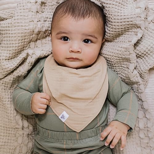 Miniatura 4 de Burt's Bees Baby 5-Pack Bandana Bib Set with Snap Closure