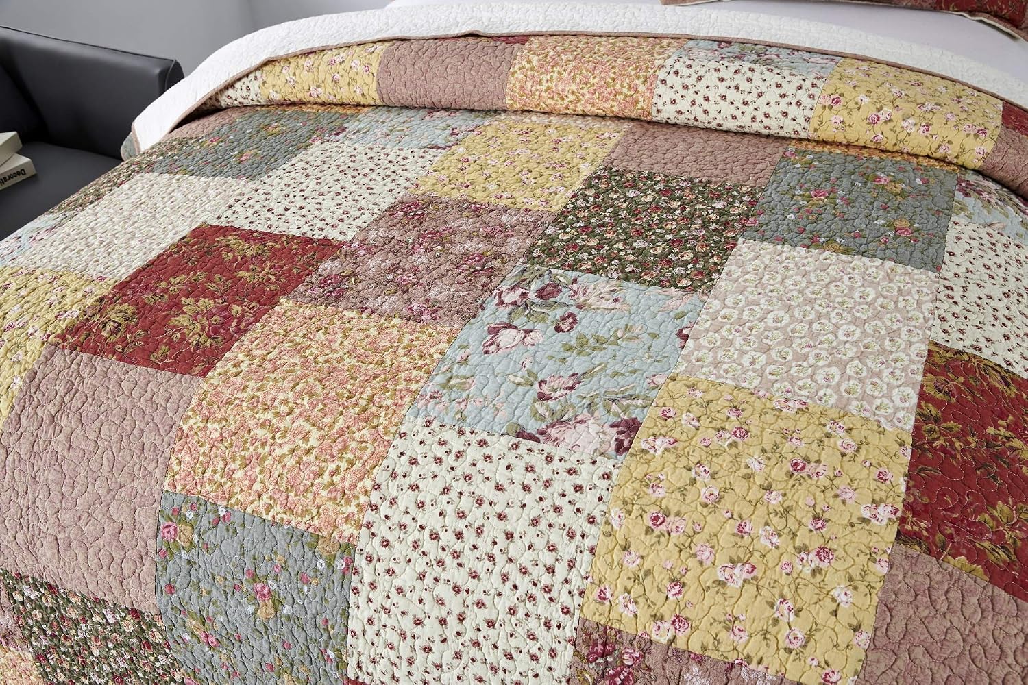 KASENTEX Luxury – Boho Quilt with Decorative Floral Print Patchwork Design, Cotton Soft Bedding, King 110x96”, Boho-Royal Garden