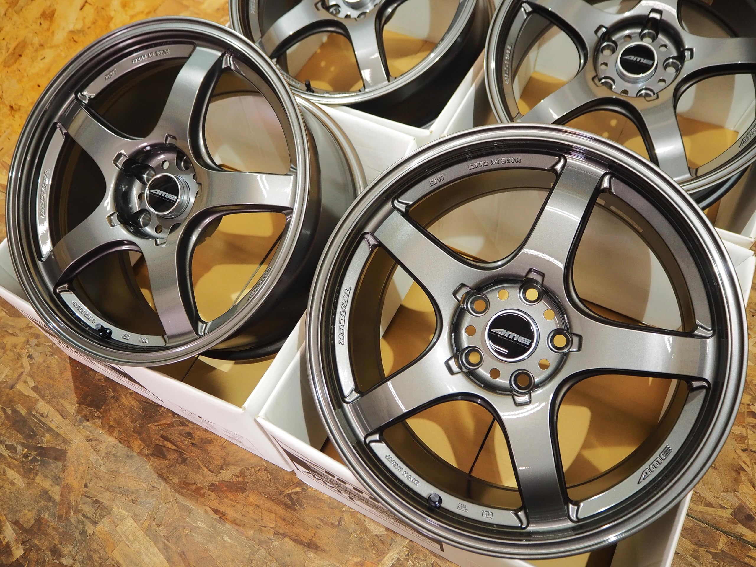 Amazon.co.jp: ホイール 4本セット TRACER GT-V 18インチ 9.5J +30