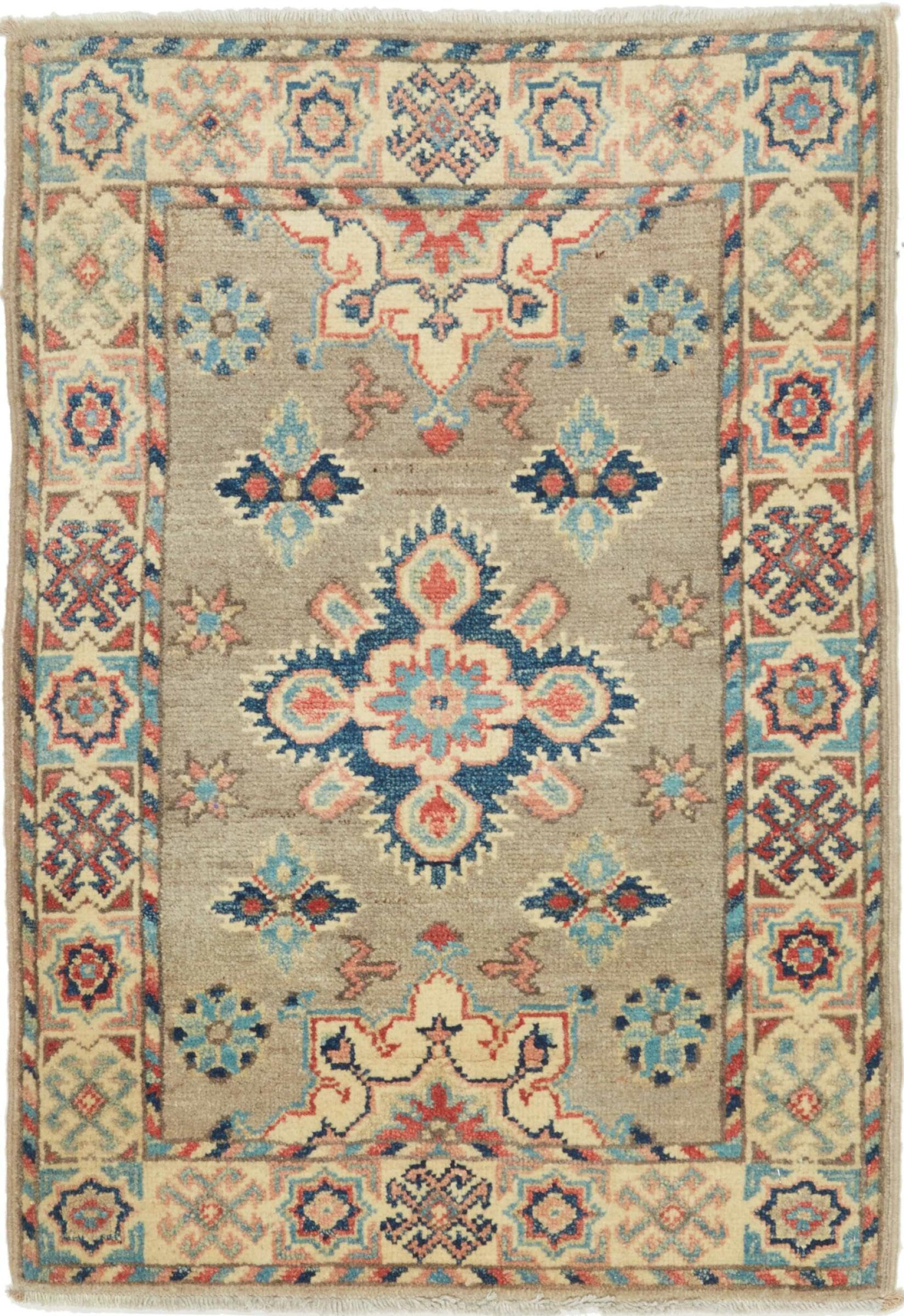 Tapis Kazak noué main en laine pour sublimer une entrée ou un bureau