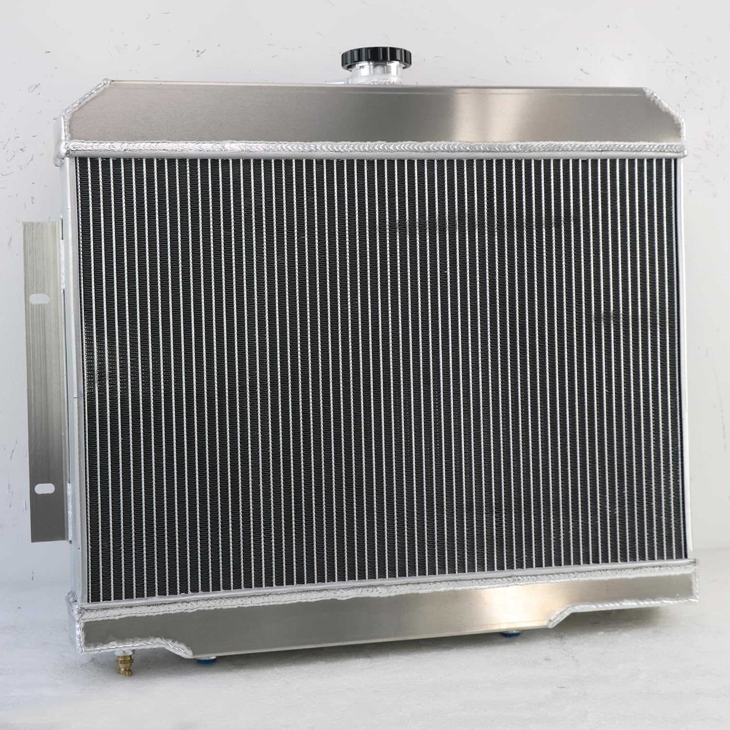 Radiator CU583 Compatible With Jeep CJ5 CJ6 CJ7 Cherokee Scrambler L6 V8 Sport Utilityt 1973-1986