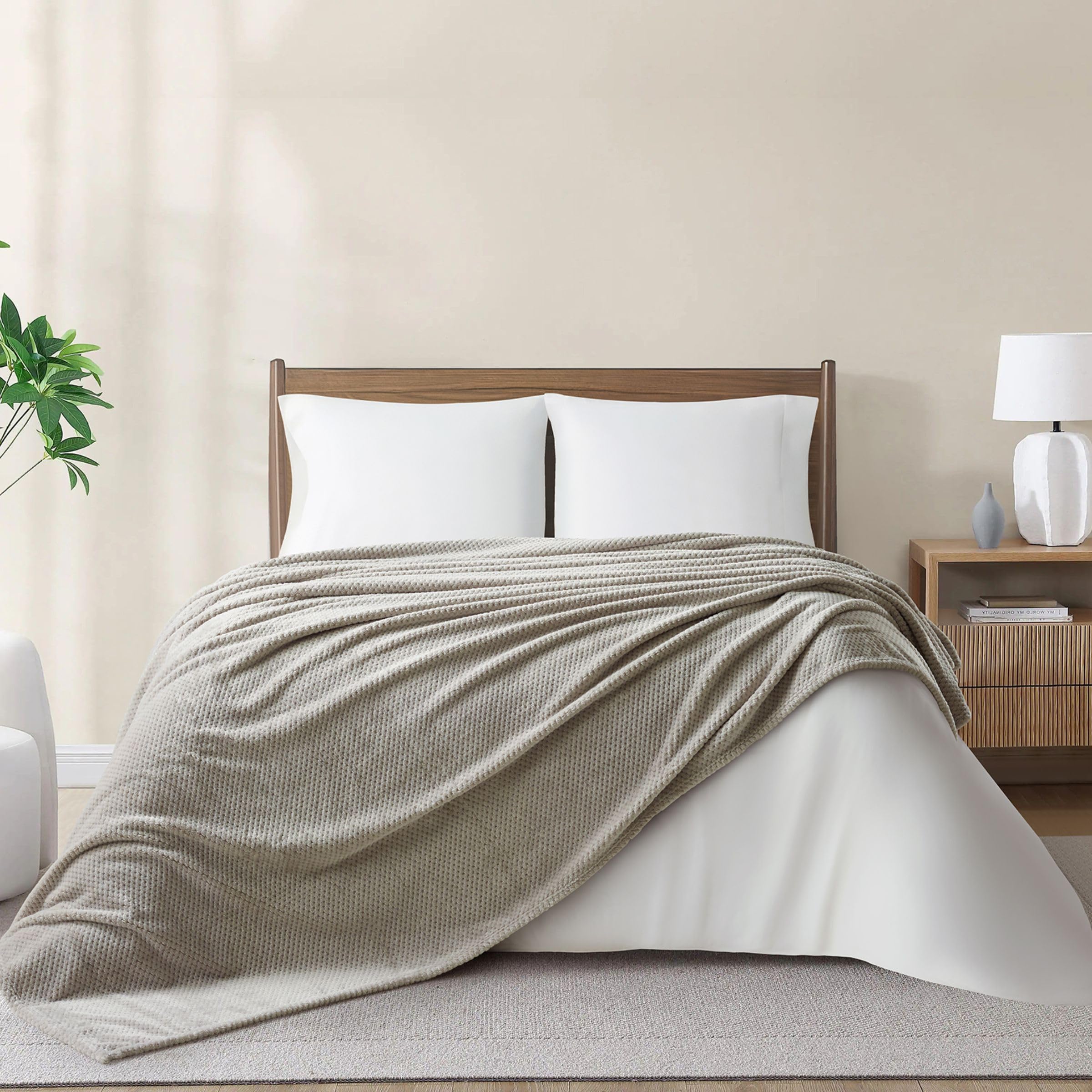 DONETELLA Fleece Blanket, Single Size 170x210 cm, 300 GSM, Waffle Texture - Lightweight Ultra Soft & Warm Solid Throw Blanket, Cozy for Sofa, Bed & Couch