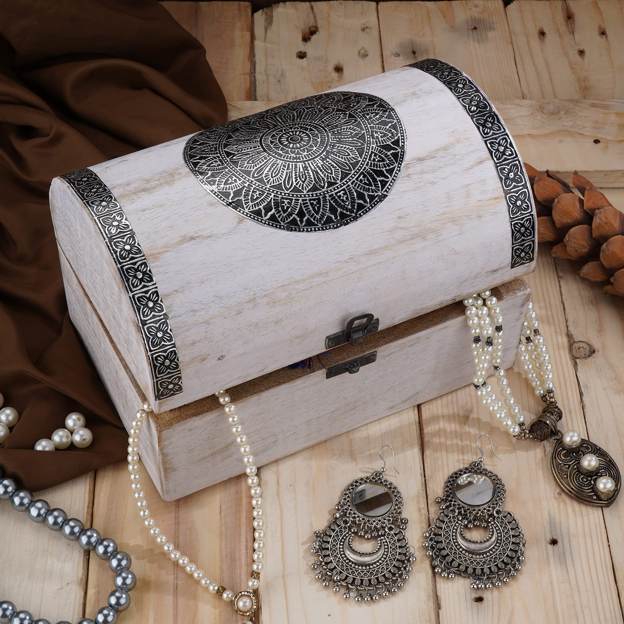 Ajuny Joyero Decorativo de Madera con Diseño de Flor de Mandala en la Tapa Organizador de Almacenamiento Multiusos Soporte para baratijas de Recuerdos Caja de Reloj Regalos Blanco - 9x6 Pulgadas