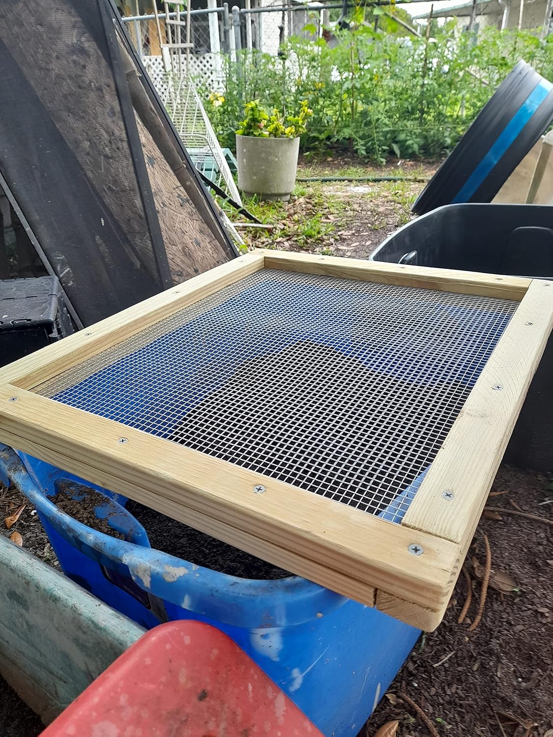 Soil Sifter, great for sifting soil, dirt, peat moss and more