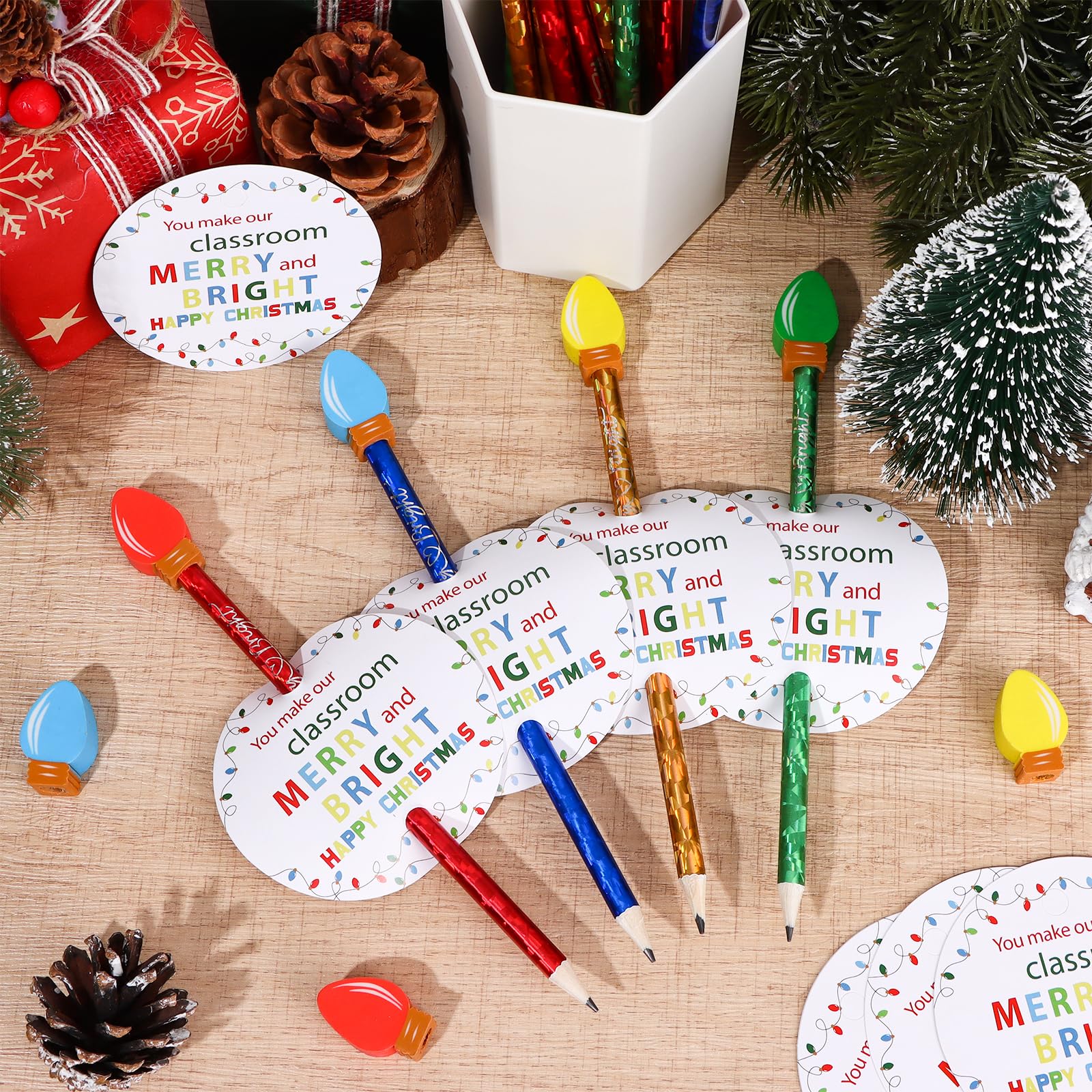 96 Sets Weihnachts-Bleistift-Radiergummis, Geschenke mit Glühbirne, Weihnachts-Bleistift-Radiergummi, Aufsätze, fröhliche helle Karten, Taschen, Mini-Glühbirnen-Radiergummis, mehrfarbig