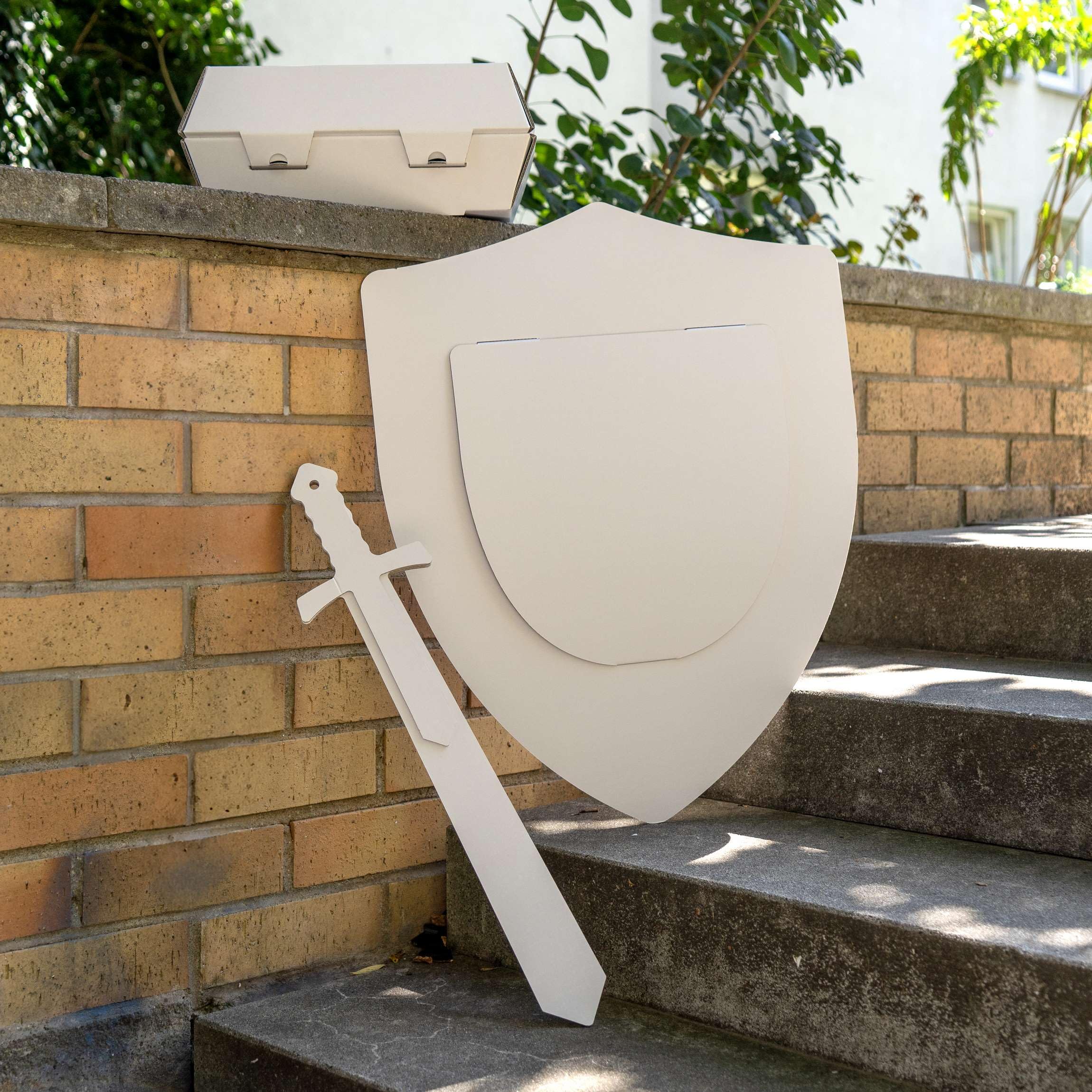 Déguisement de Chevalier pour Enfants avec Bouclier Épée et Coffre au Trésor 70 x 55,5 x 20 cm Déguisement Enfant pour le Carnaval et l'anniversaire des Enfants Costume Halloween