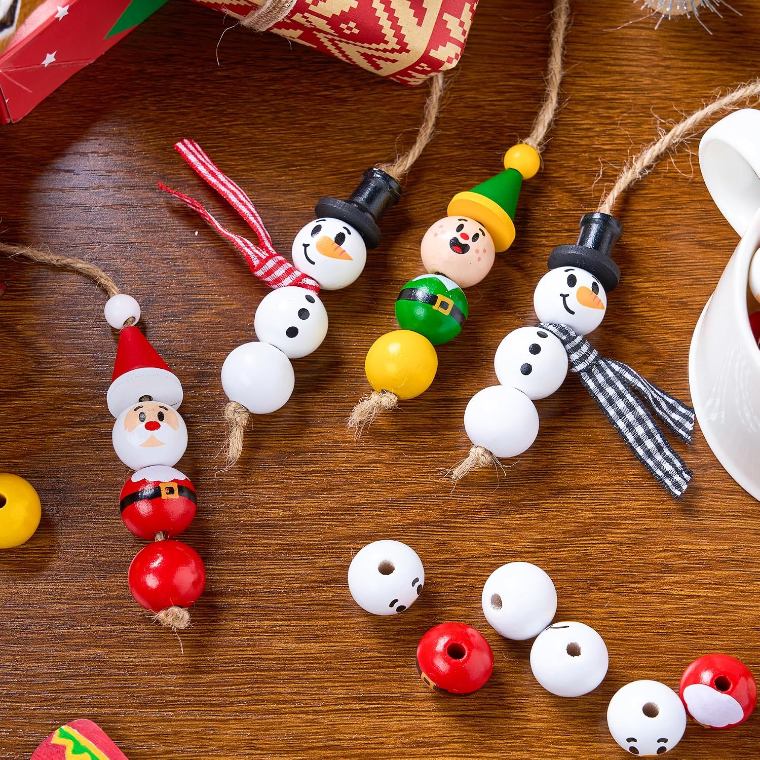 JOYIN 173 Pcs Christmas DIY Wooden Beads Craft, Printed Wood Round Beads Make Up to 30 Hanging Ornaments of Snowman, Santa Santa & Elf for Christmas Craft, Xmas Holiday Decoration,Art Activities