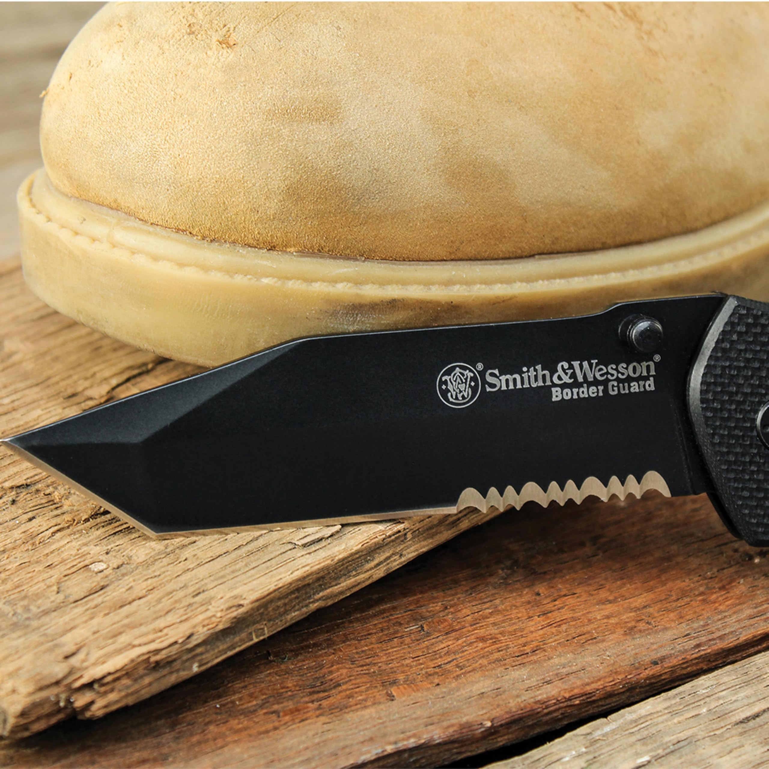 Amazon.com : Smith & Wesson Border Guard SWBG6TS 10.1in S.S.