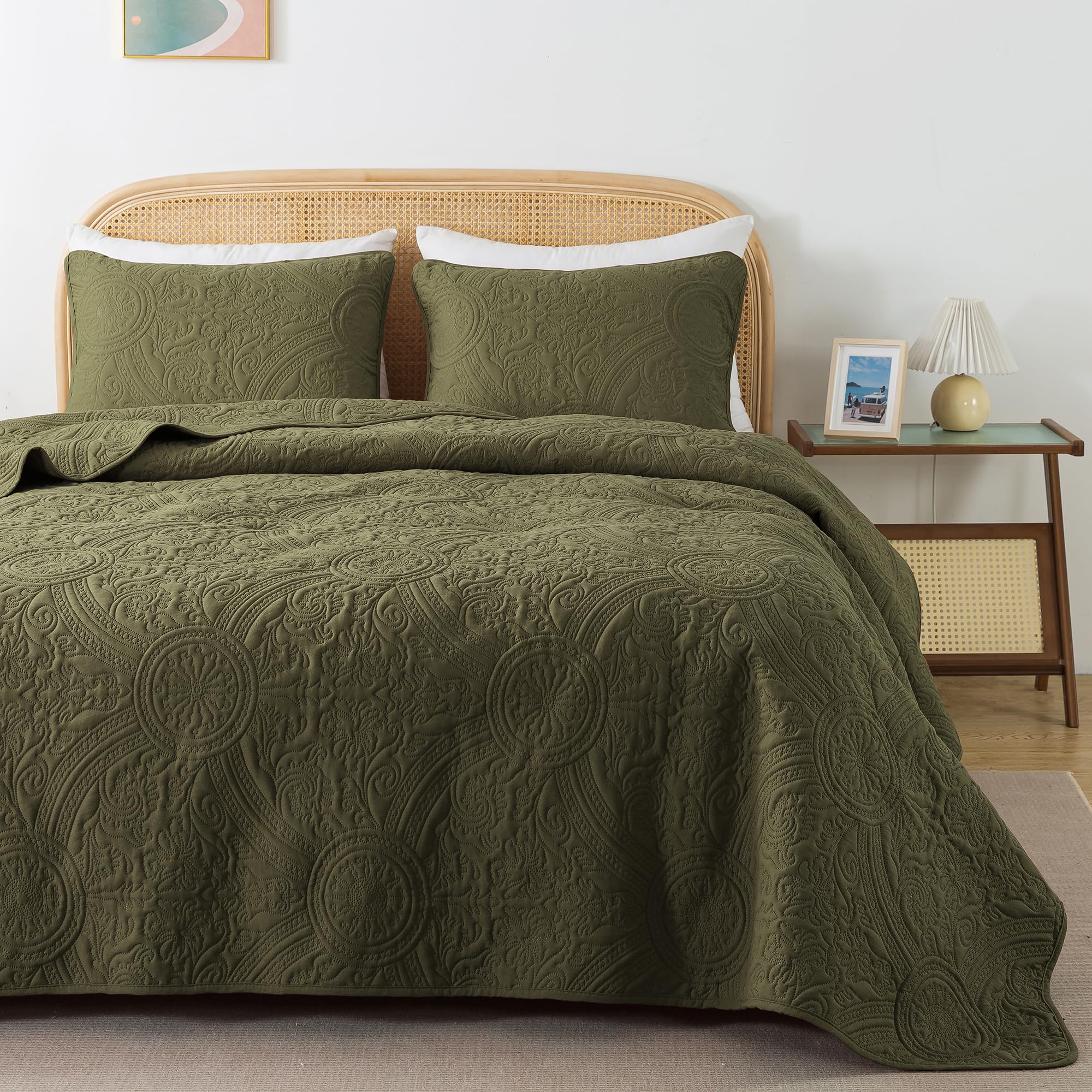 ROARINGWILD Boho Green King Size Quilt Bedding Sets with Pillow Shams, Olive Lightweight Soft Bedspread Coverlet, Quilted Blanket Thin Comforter Bed Cover, All Season, 3 Pieces, 104x90 inches