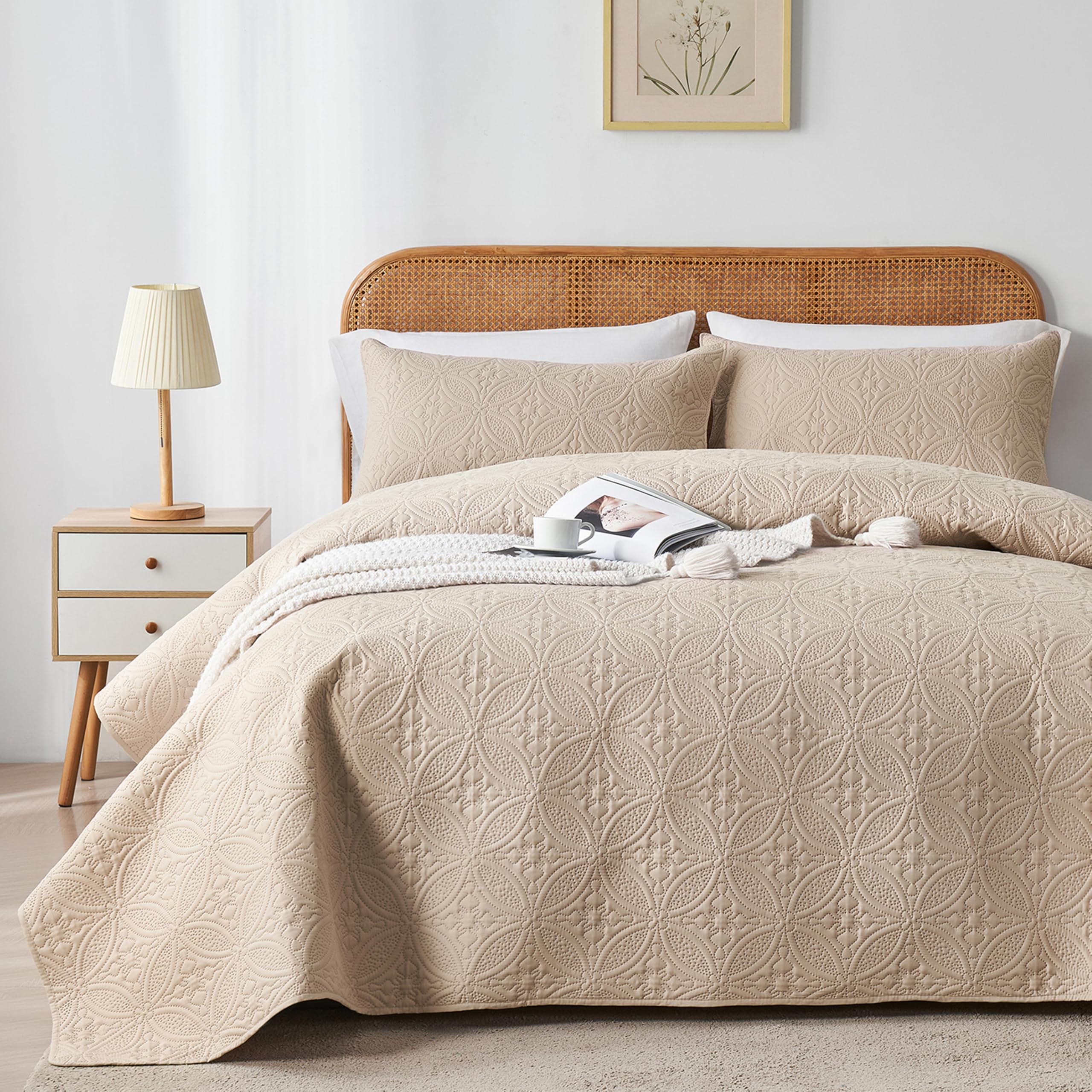 WURUIBO King/Cal King Quilt Set Beige, Microfiber Lightweight Bedspreads, Ultrasonic Embossed Solid Coverlet, Thin Bedding Set for All Season, Soft