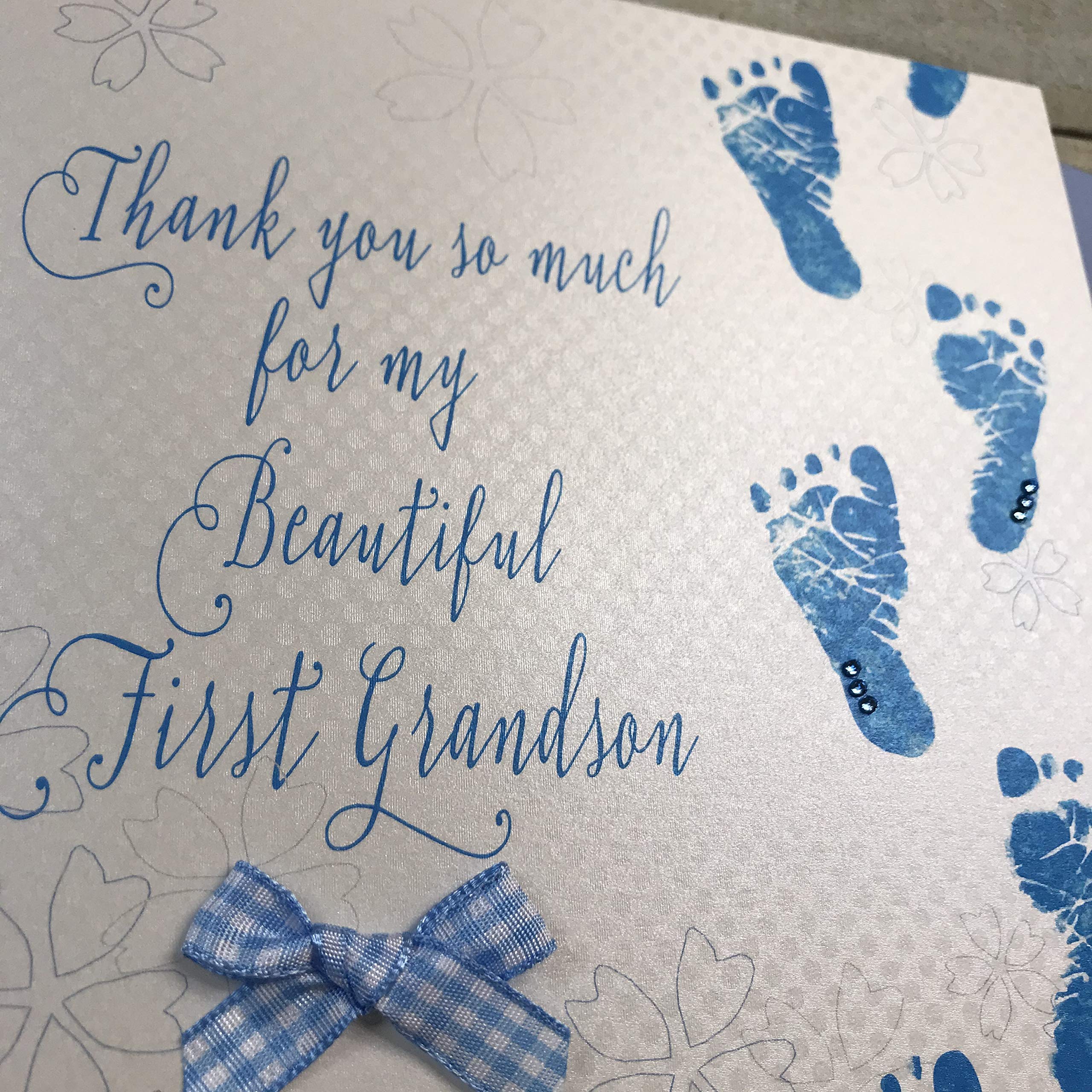 'Welcome to my 1st Grandson' ręcznie robiona karta dla niemowląt - niebieskie ślady stóp od WHITE BAWEŁNA CARDS WB300-MY