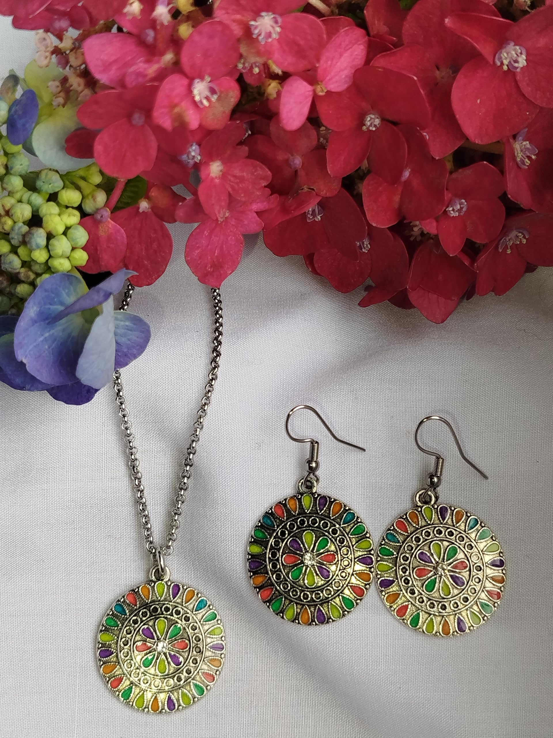 ZARZAMORA Conjunto a Juego -Pendientes y Colgante Bohemios Vintage Plata Tibetana Acabado Antiguo y Cadena de acero Inoxidable -Colgantes Mujer Esmaltados Redondos Étnico-Hippie-Regalo Original