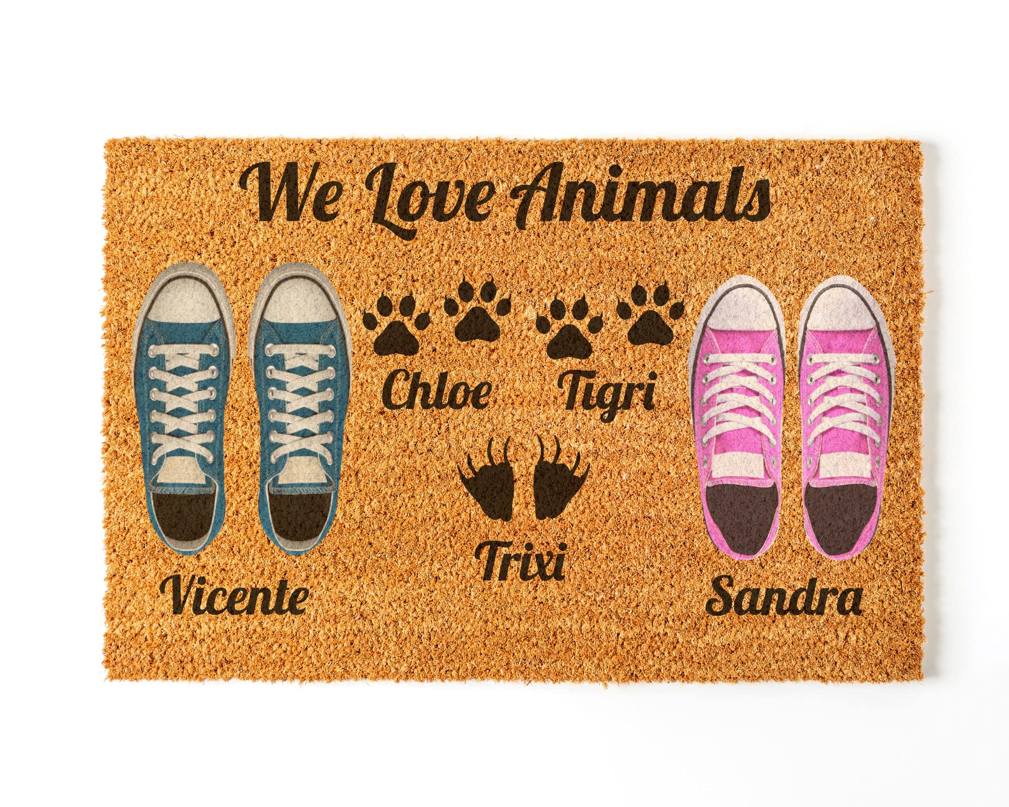 Felpudo Personalizado para la Entrada de Casa | Personaliza tu Felpudo junto a tu Pareja y Mascotas | 70 x 40 cm | Felpudos Originales y Divertidos en 100% Fibra de Coco | Pareja + 3 Mascotas