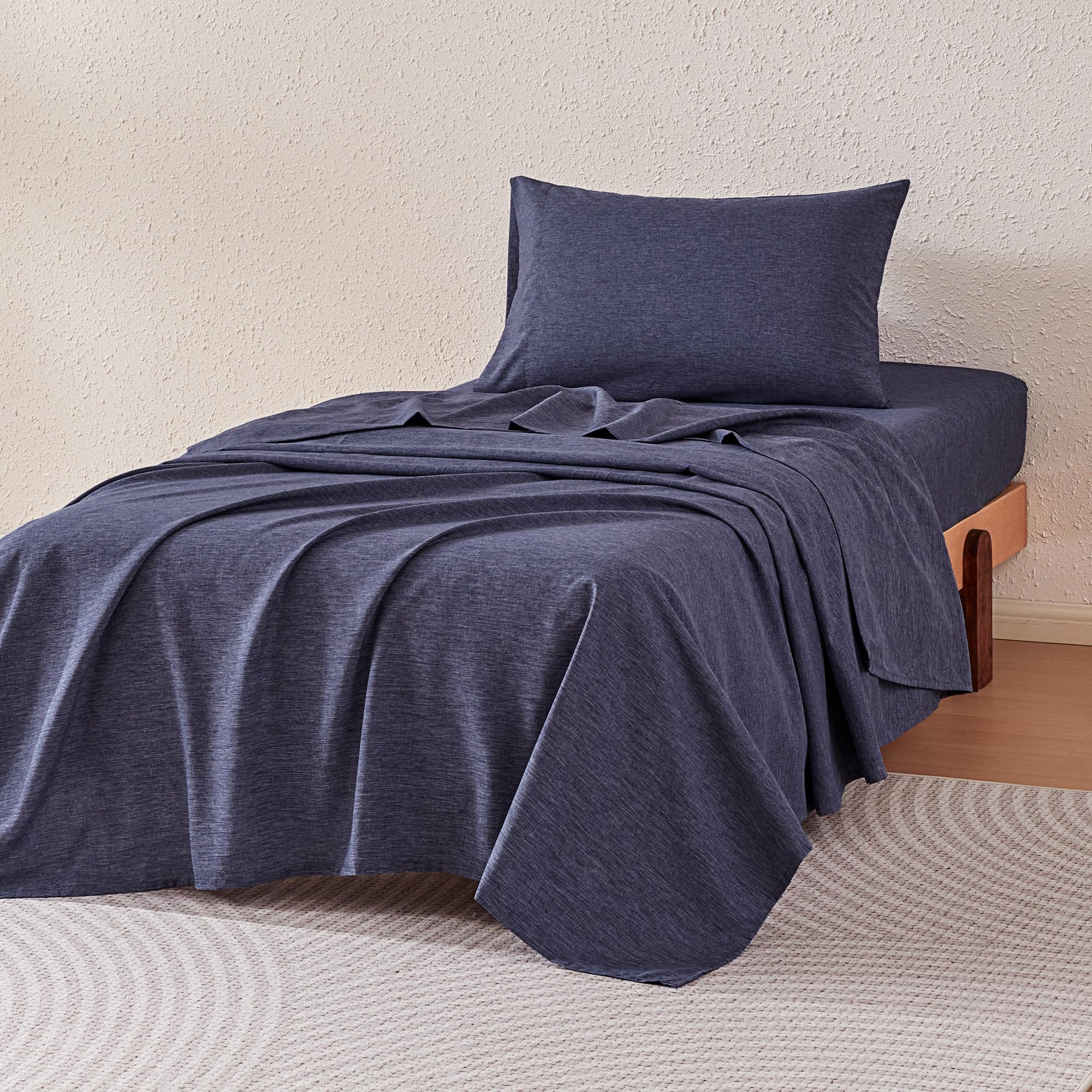 

                                                    Amazon Basics Sheet Set Cationic 3-Piece Bedding S