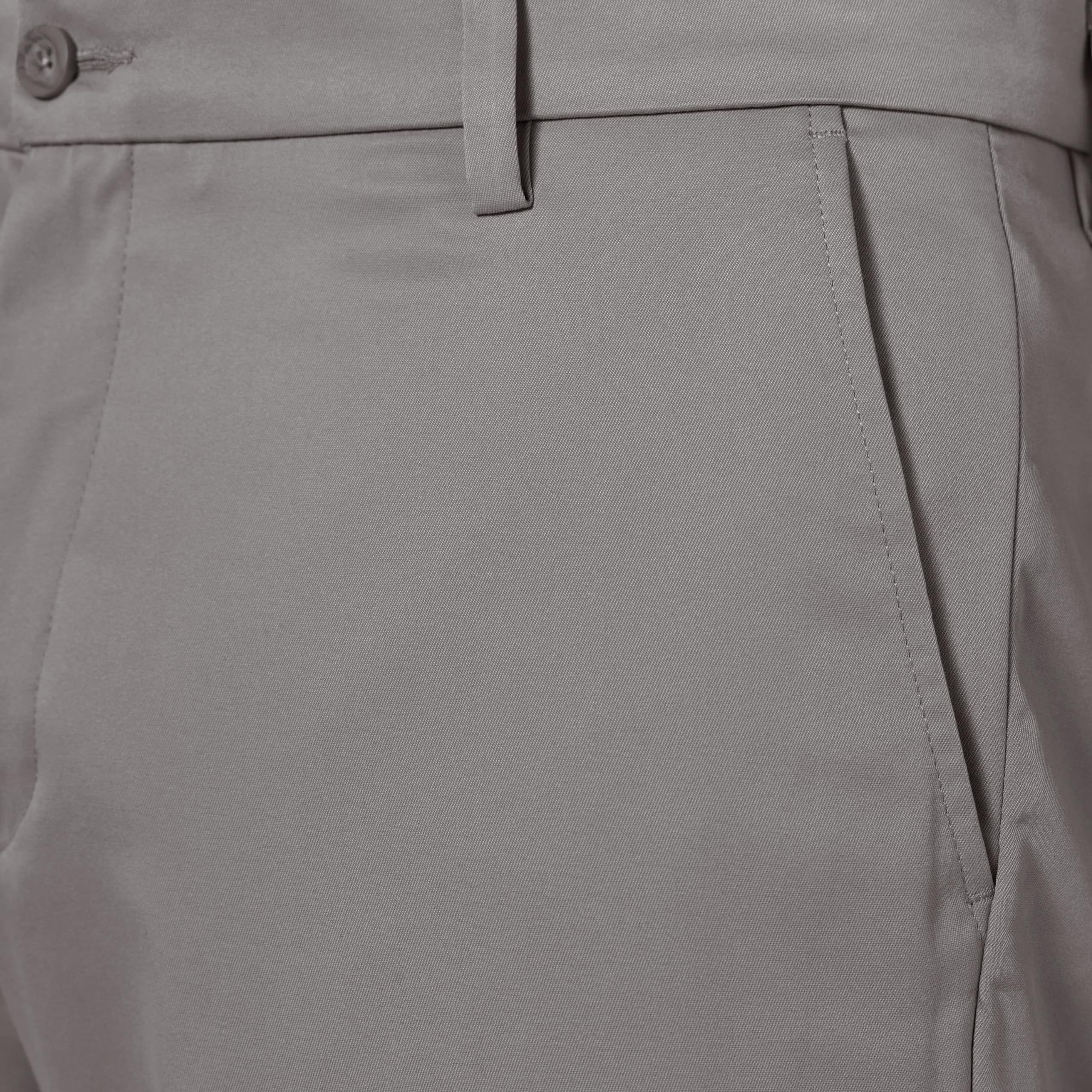 Amazon Essentials Pantalon de Golf Gardant son Extensibilité Toute la Journée, Coupe Classique Homme
