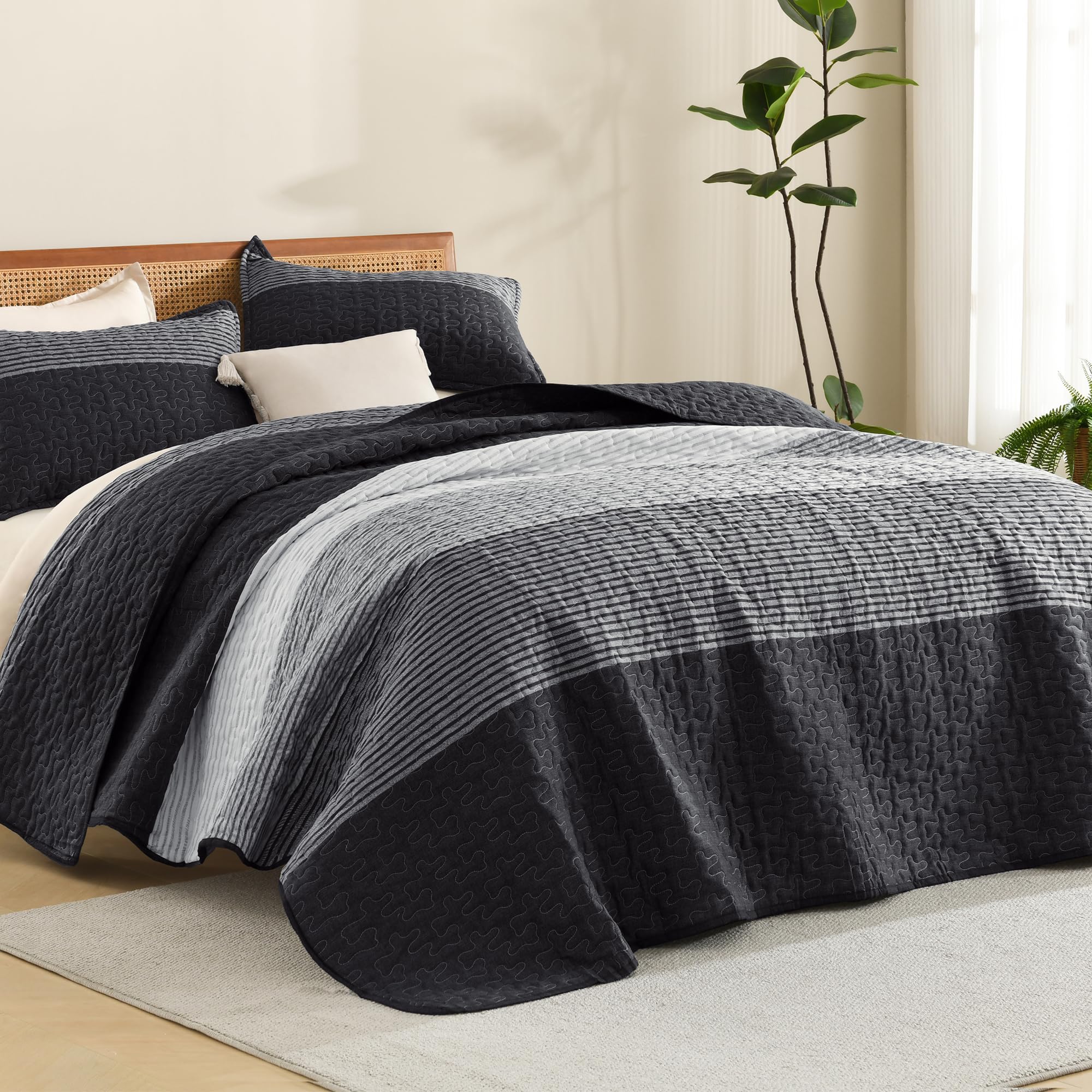 Litanika Quilt Queen Size Black, Grey and White, Gray Stripe Patchwork Summer Bedspread Coverlet 3 Pieces, Soft Lightweight Polyester Comforter Bedding Set for All Season(1 Quilt, 2 Pillowcases)