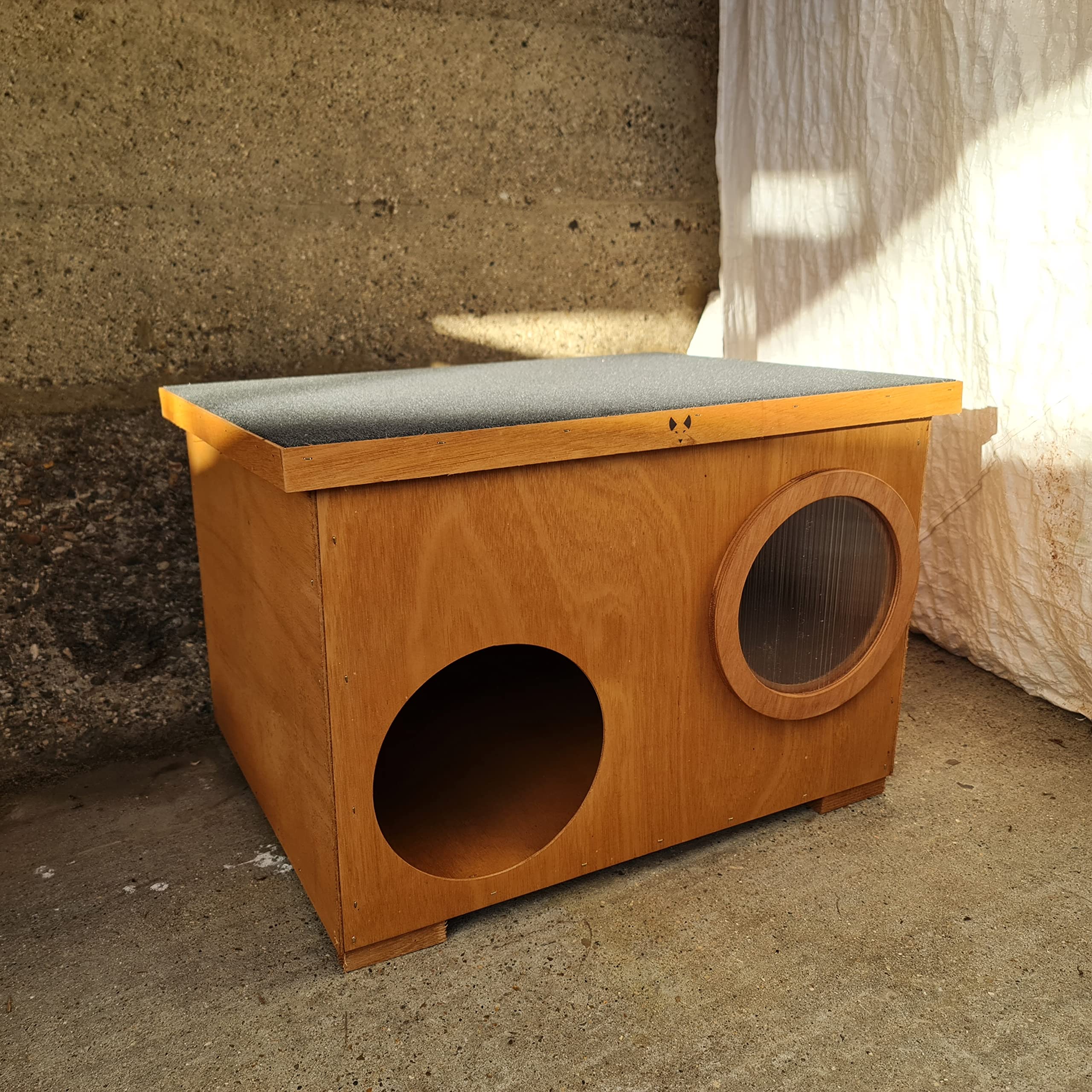 DIN Deluxe Cat House Feral Stray Kennel Shelter Cat Den