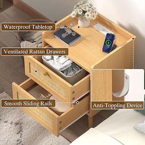 Vista 5 de Juego de 2 mesitas de noche pequeñas con estación de carga, juegos de mesa auxiliar de madera de ratán con 2 cajones de almacenamiento y asas