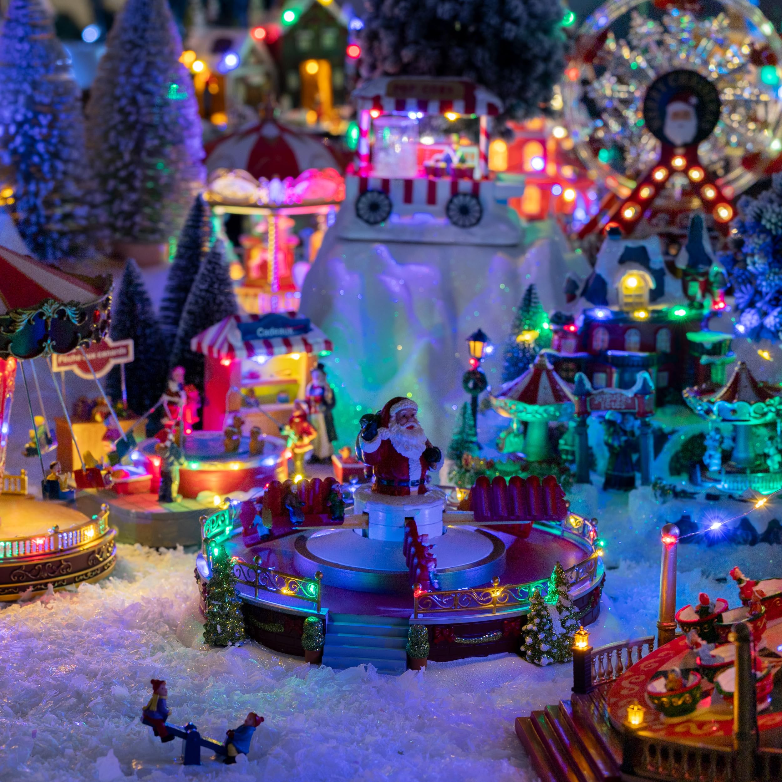 Feeric Lights et Christmas - Village Lumineux manège père noël 25 LED Multicolore Musical