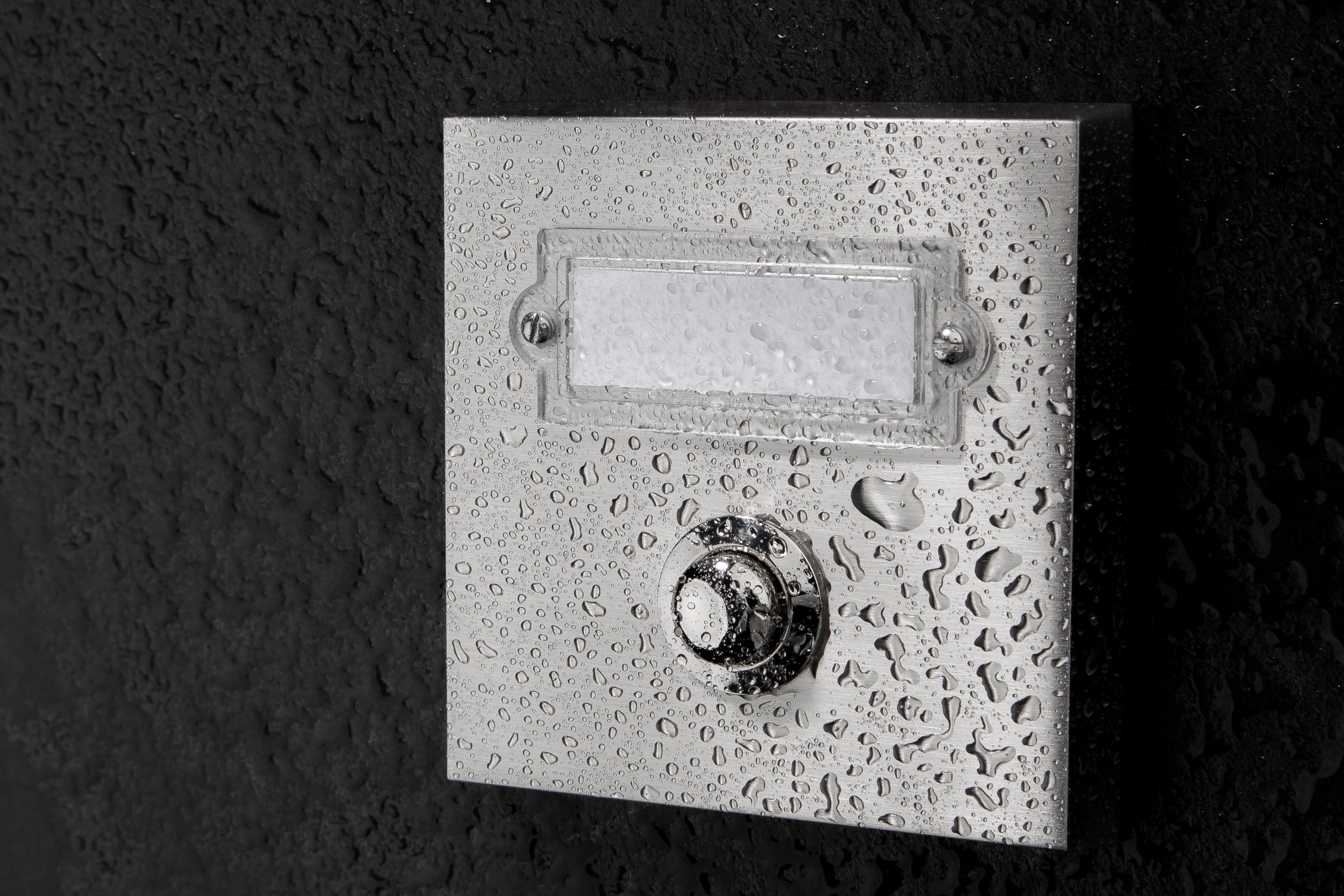 HUBER bouton de sonnette en métal - bouton de sonnette avec plaque signalétique - bouton de sonnette I en laiton chromé - bouton-poussoir