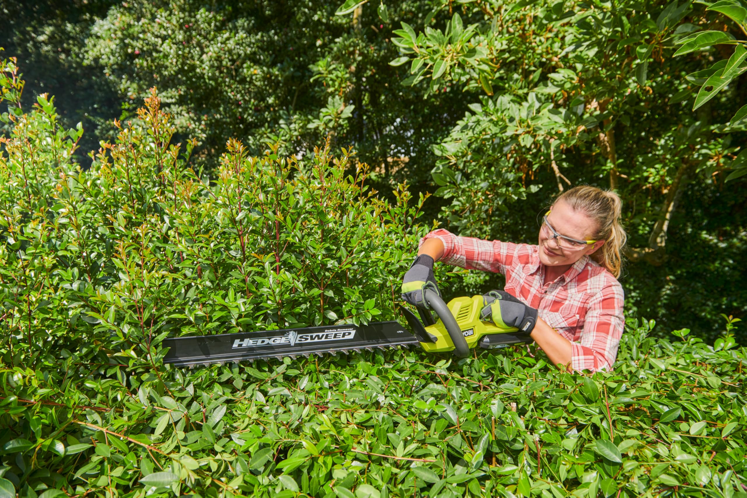 RYOBI 36V Max Power RY36HT60A-0 - Tamaño de setos densos, arbustos, laureles y ciprés, lamier 60 cm, corte 25 mm, función sierra, HedgeSweep™, sin batería ni cargador