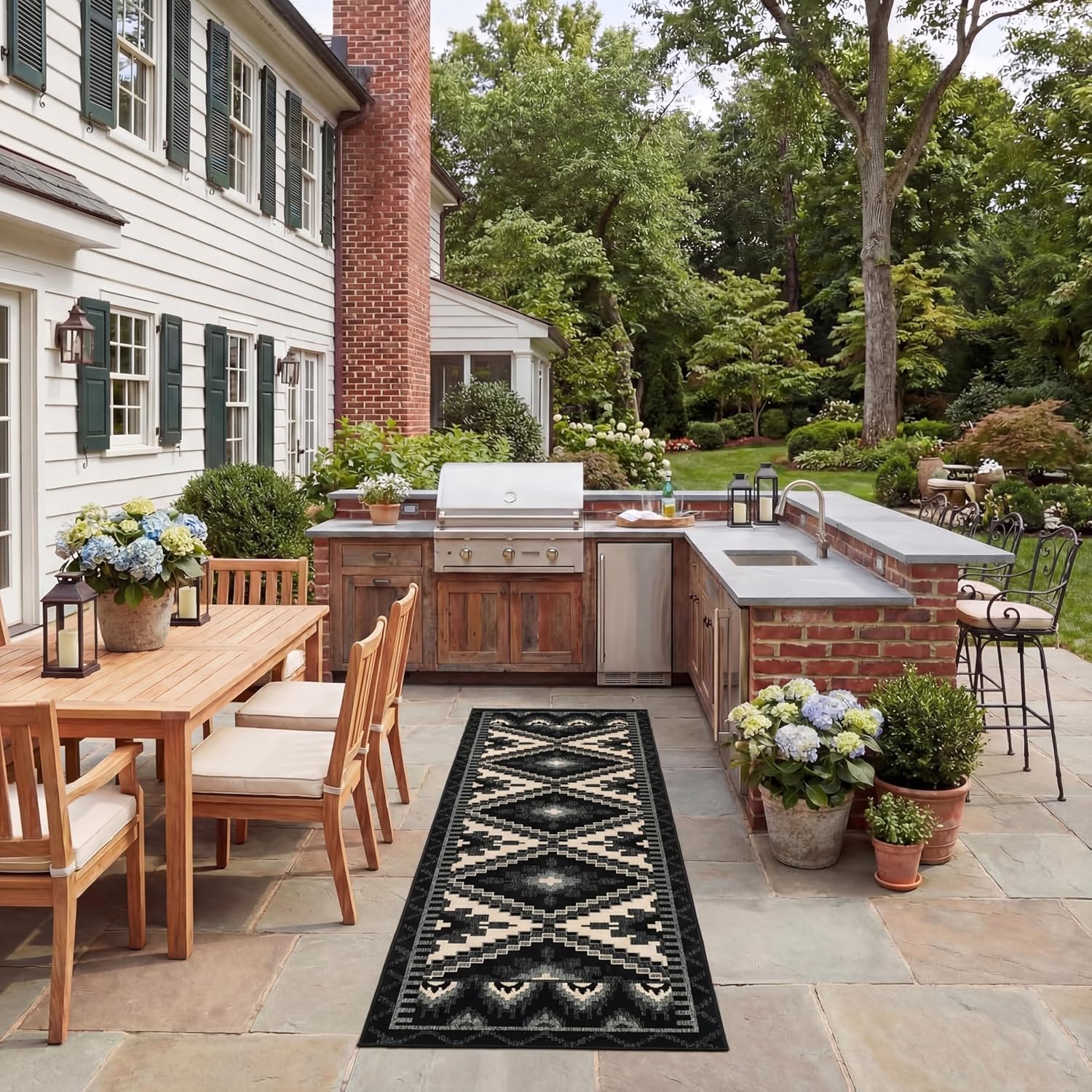 SAFAVIEH Washable Rug Outdoor Veranda Collection - 2'3" x 8' Runner, Black & Beige, Non-Shedding & Easy to Clean, Ideal for Patio, Backyard, Mudroom (VER096-0421)