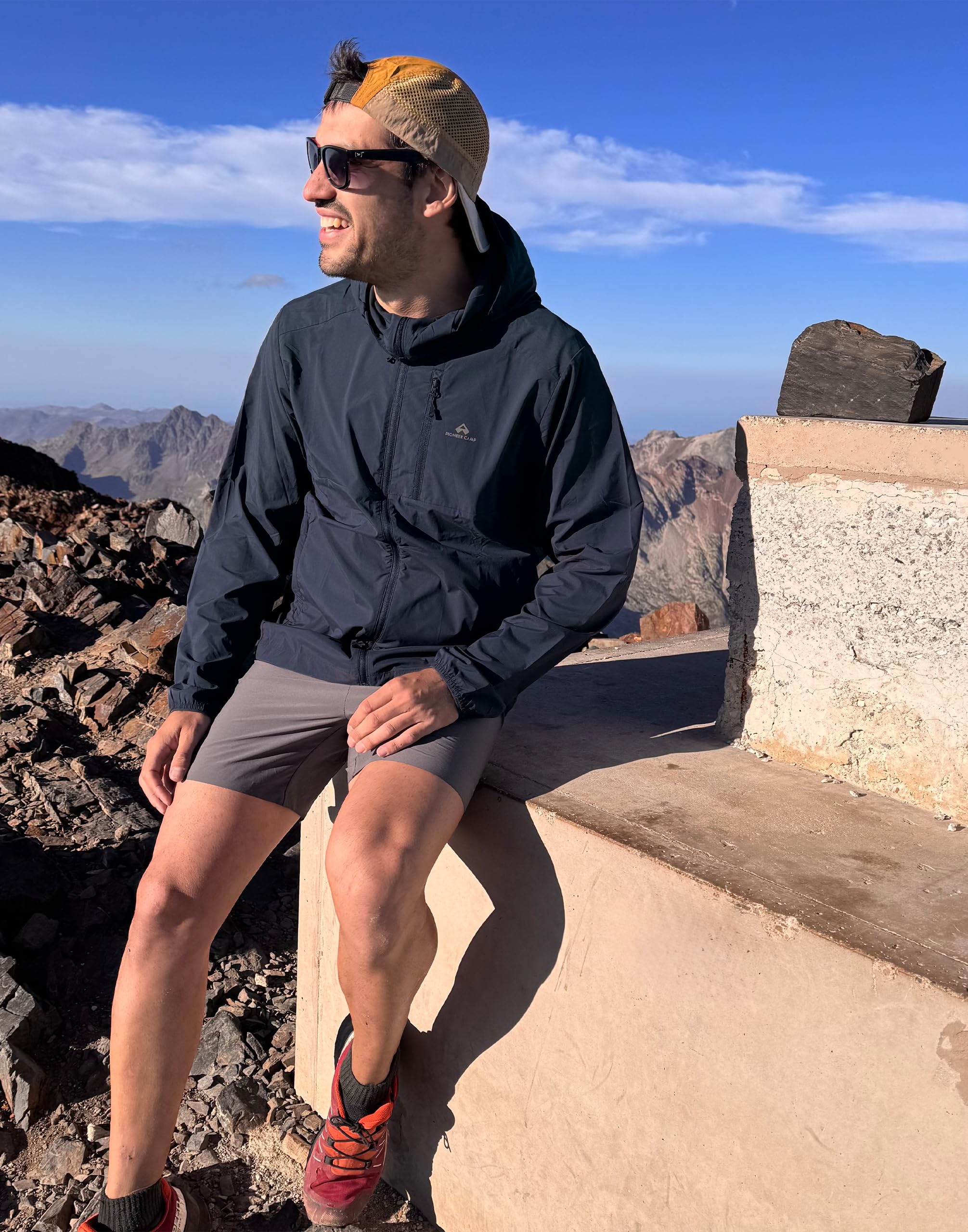 Pioneer Camp Laufjacke Herren Sommer Leichte Atmungsaktiv UV Sonnenschutz Jacke UPF 100+ Wasserabweisend Sun Running-Jacken mit Kapuze und Mehrere Taschen für Wandern Radfahren Reisen