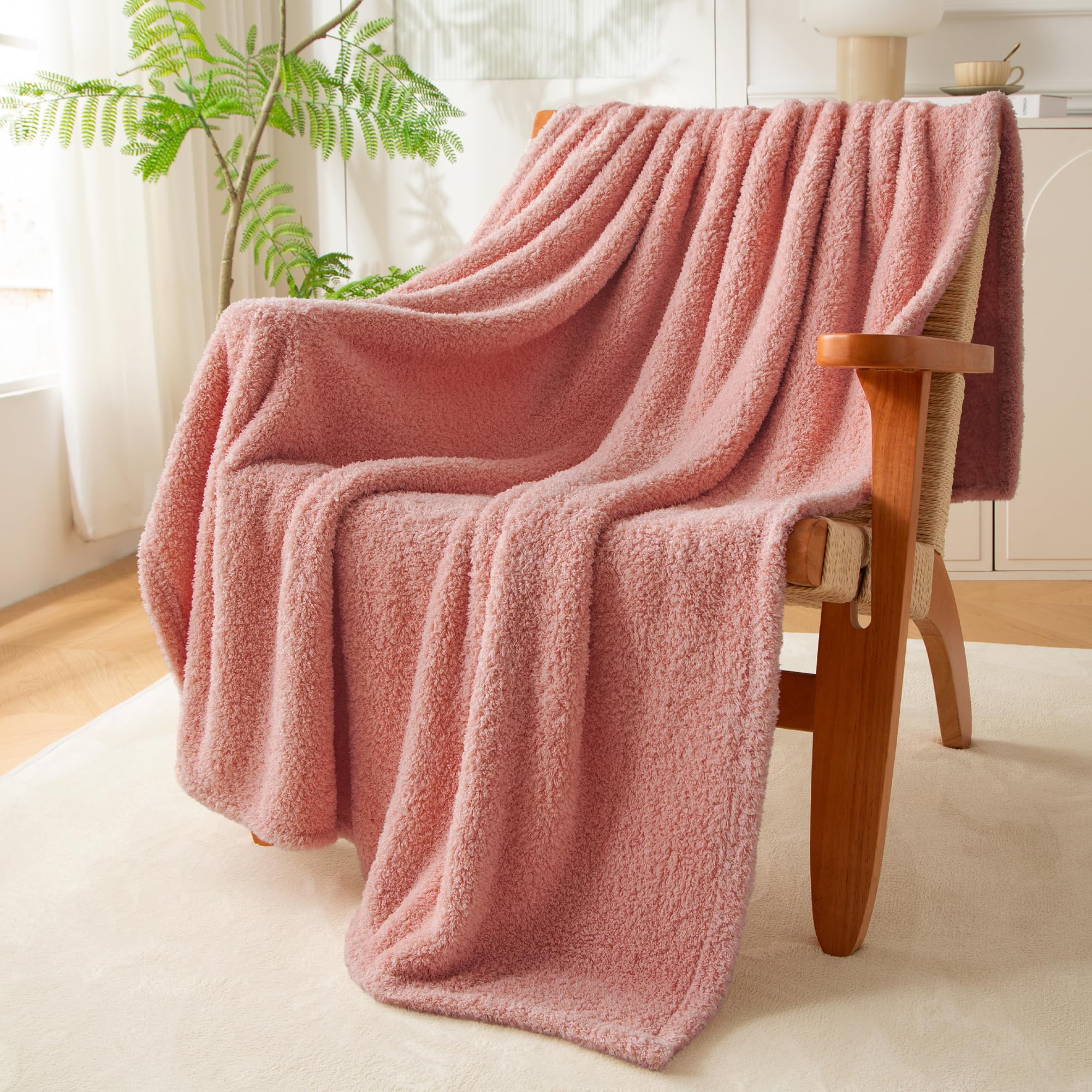Exclusivo Mezcla Fleece Throw Blanket for Sofa Couch Soft Lightweight and Fluffy Bed Blankets