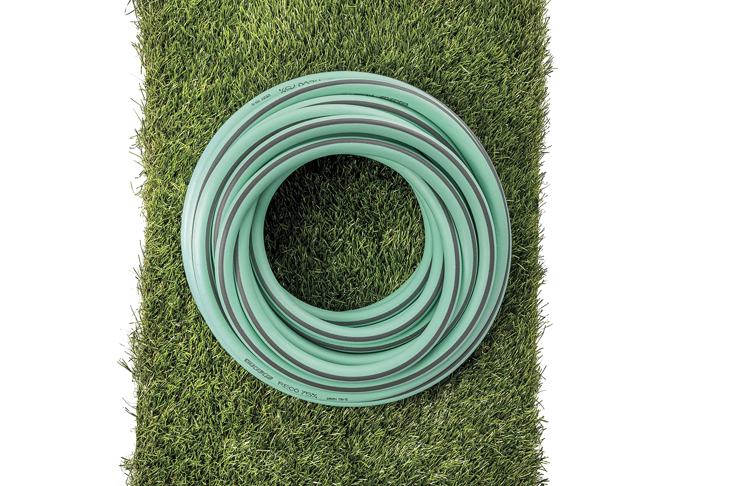 G.F. SRL Tubo RECO de 25 m de Manguera para riego Ø 5/8" de plástico Reciclado en Kit (Rueda ergonómica de 3 chorros, Accesorios, Toma de Grifo). Fabricado en Francia. Color Verde Salvia