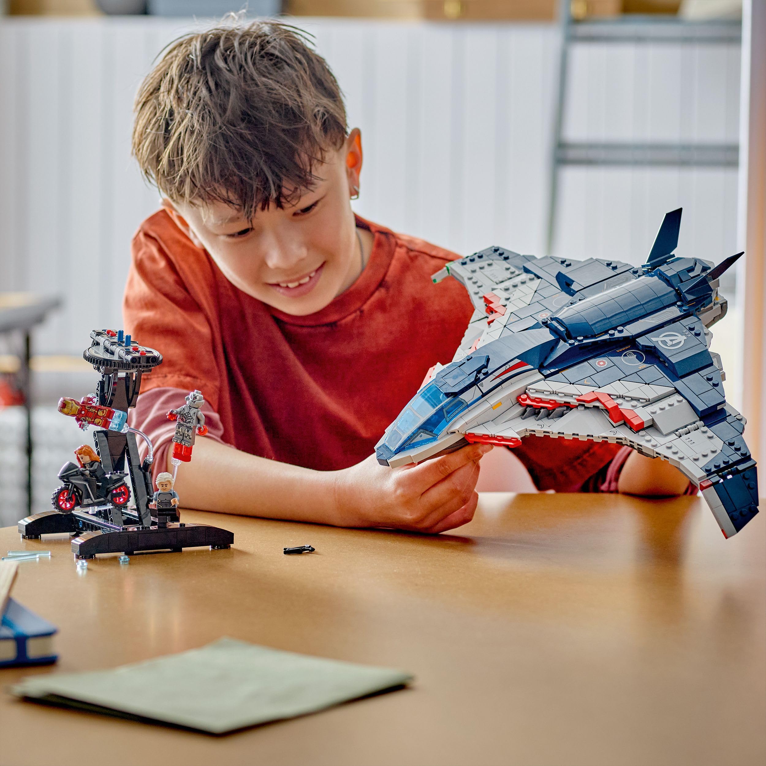 LEGO | Marvel Avengers: Age of Ultron Quinjet – Superhelden Spielzeug Flugzeug mit Motorrad und 5 Minifiguren, darunter Iron Man, Black Widow und Ultron – Geschenk für Jungen ab 12 Jahren – 76325