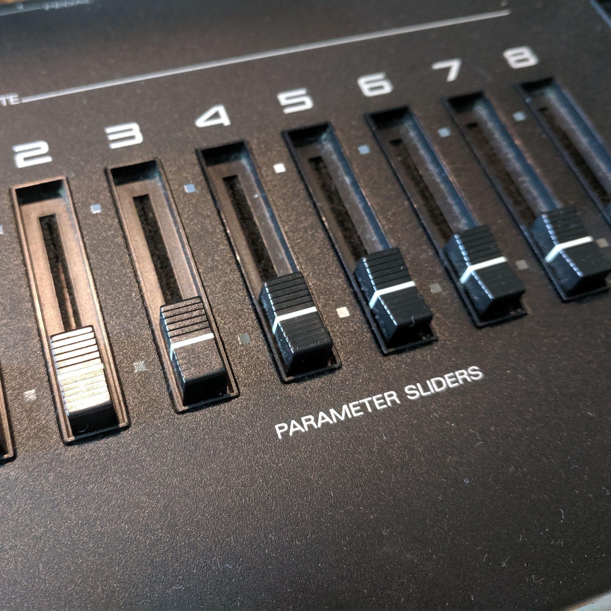 ZAHD 30 sztuk Control Digital Slider Audio Mixer Fader Effect Cap - Przesuwne pokrętła do miksera - Regulacja głośności konsoli gitarowej