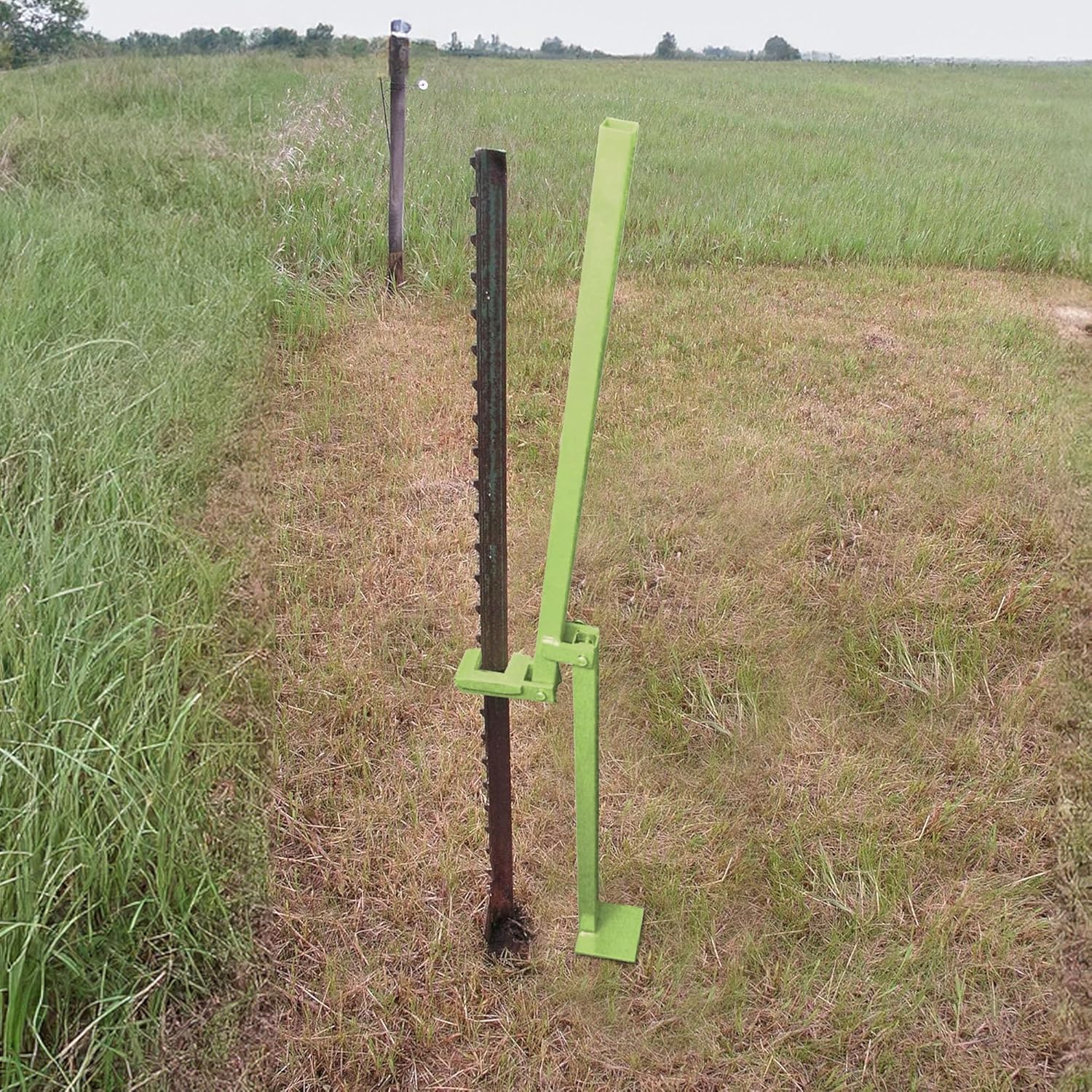 Field Tuff 17 Pound Lightweight Manual T Post Puller for Buried Studded T Post Removal with 3 Foot Handle for Added Leverage, PG-07